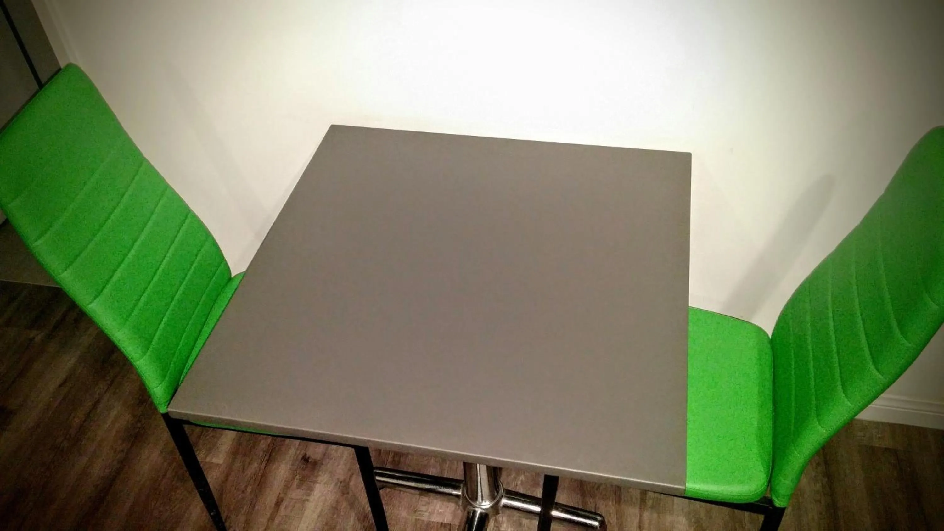 Dining area in Jewel City Inn