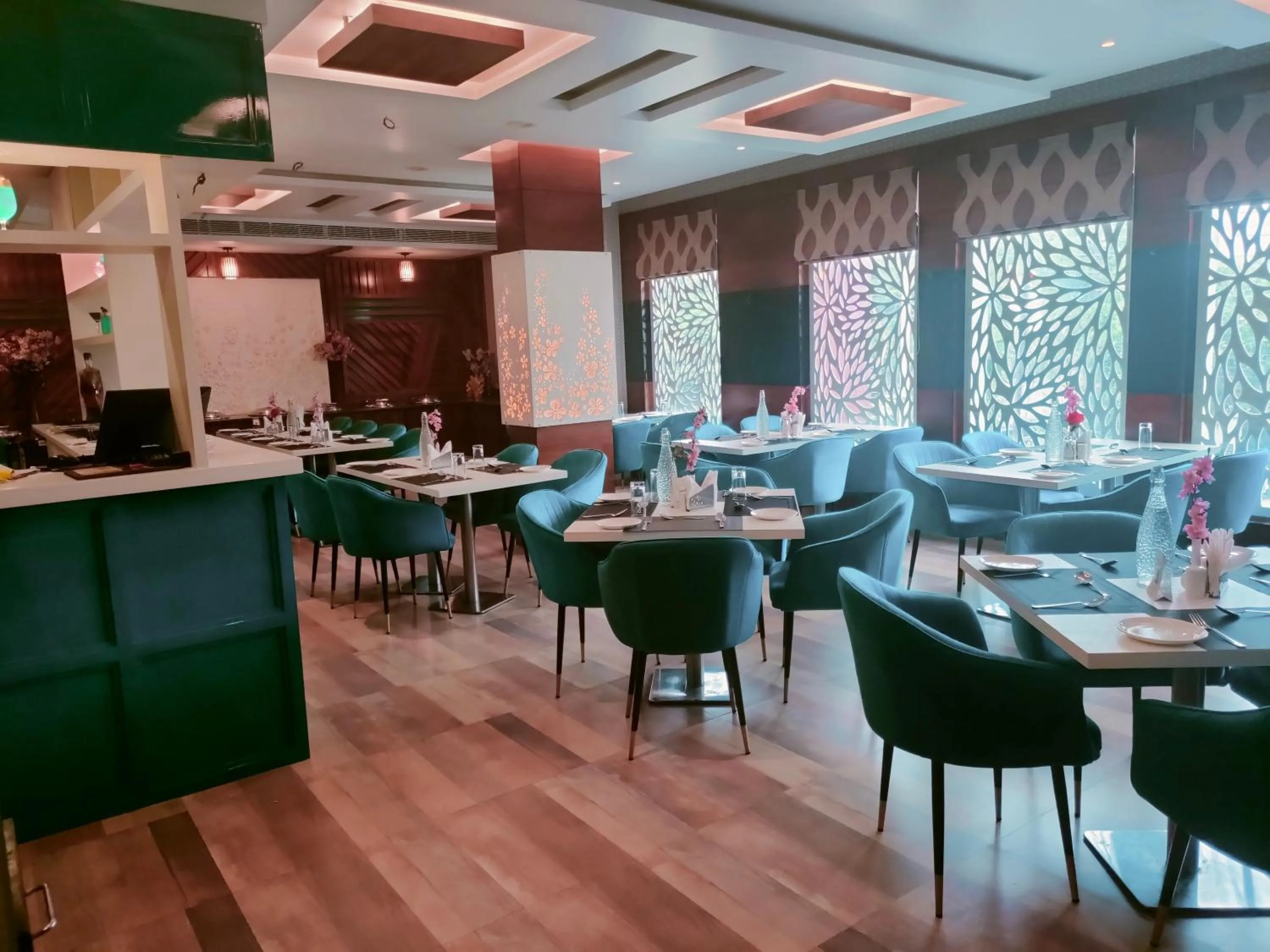 Restaurant/places to eat in The Golden Apple