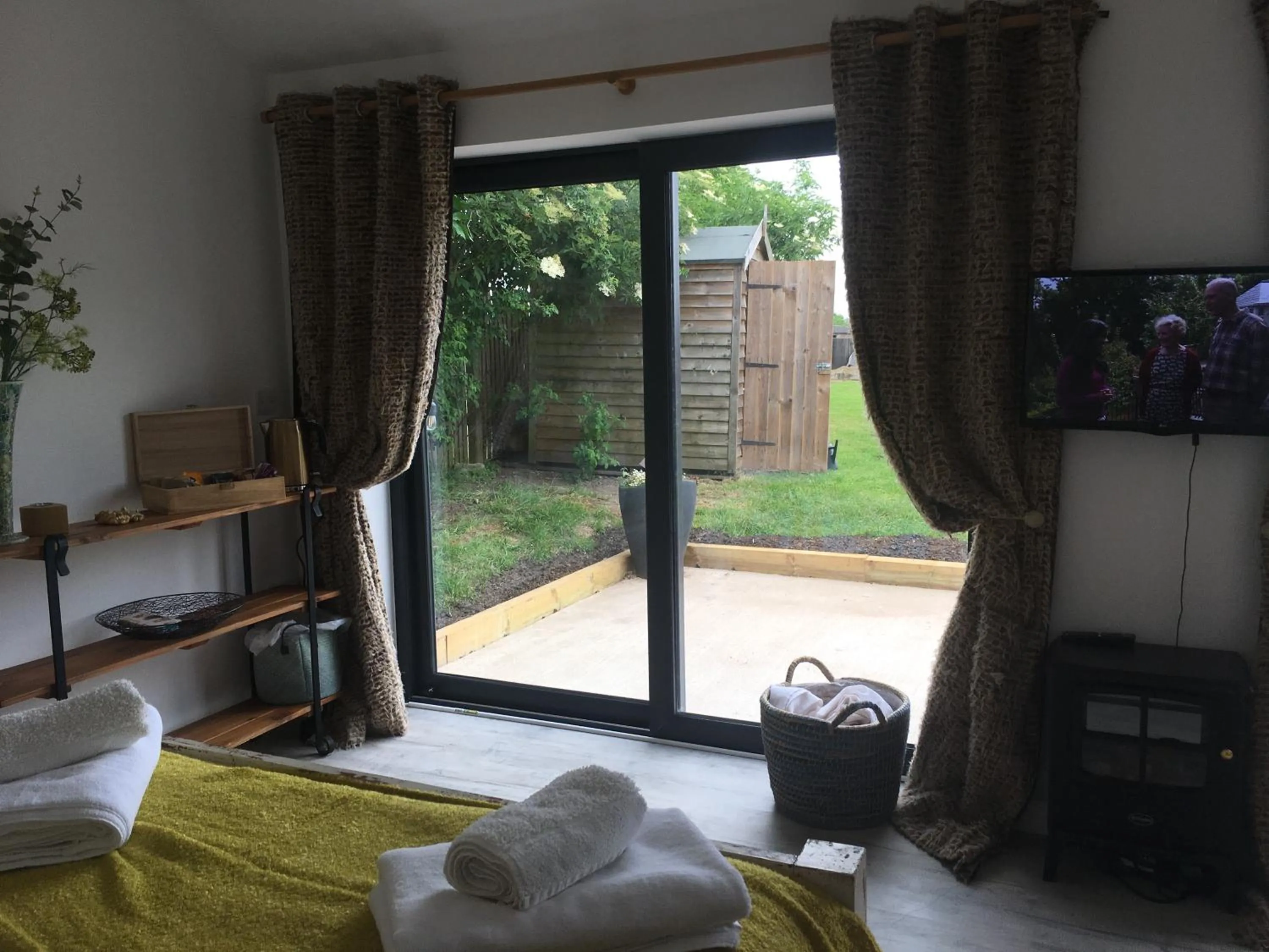 Garden view, Bed in Bybrook Barn Bed & Breakfast