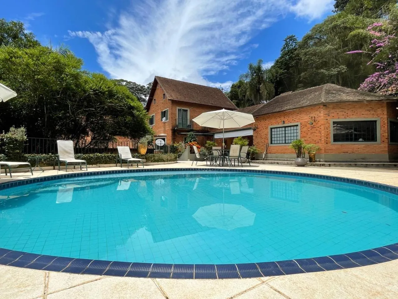 Swimming pool in Villa Serena Bed & Breakfast