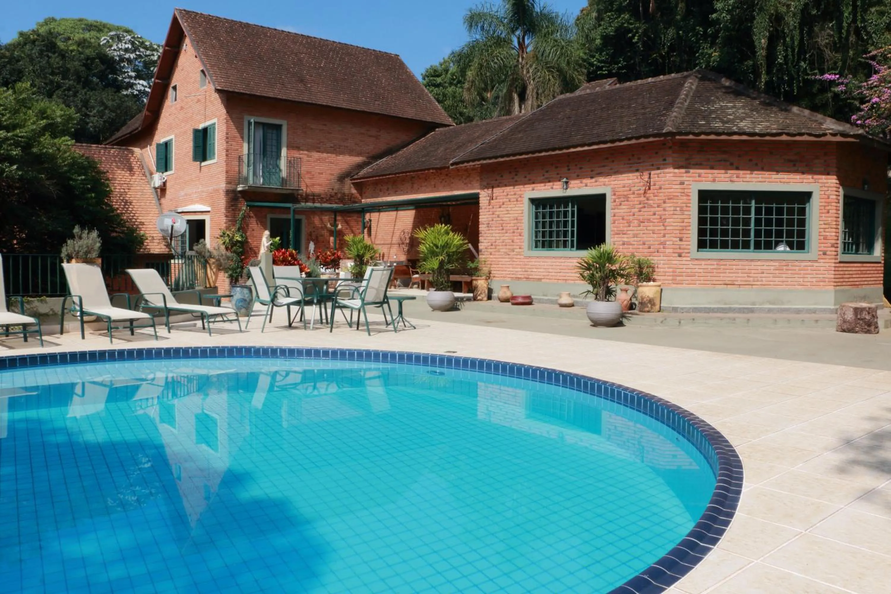 Swimming pool in Villa Serena Bed & Breakfast