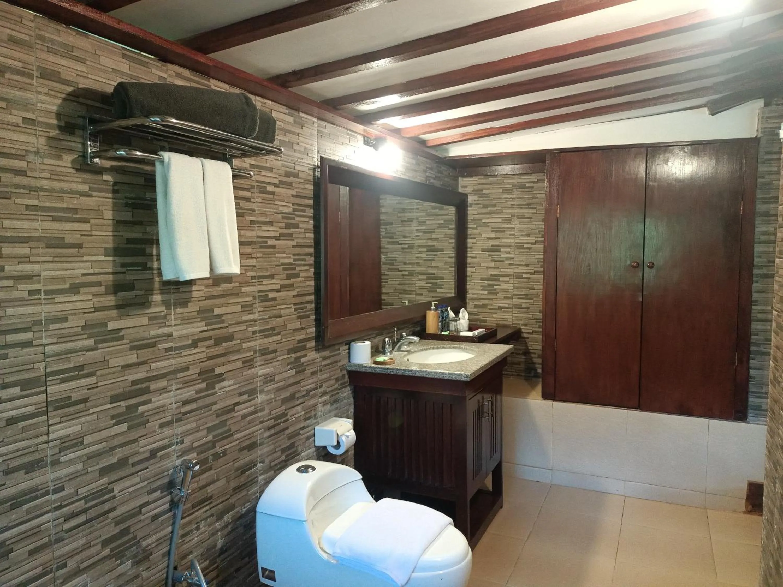 Shower in Astana Swaha Villa