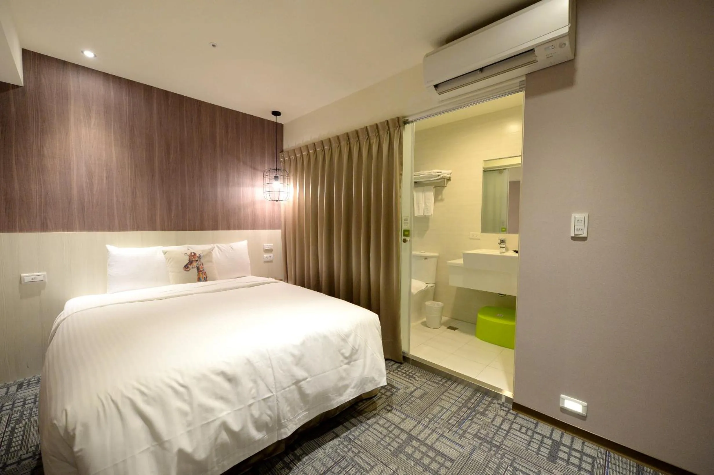 Photo of the whole room, Bed in Ark Hotel - Changan Fuxing方舟商業股份有限公司