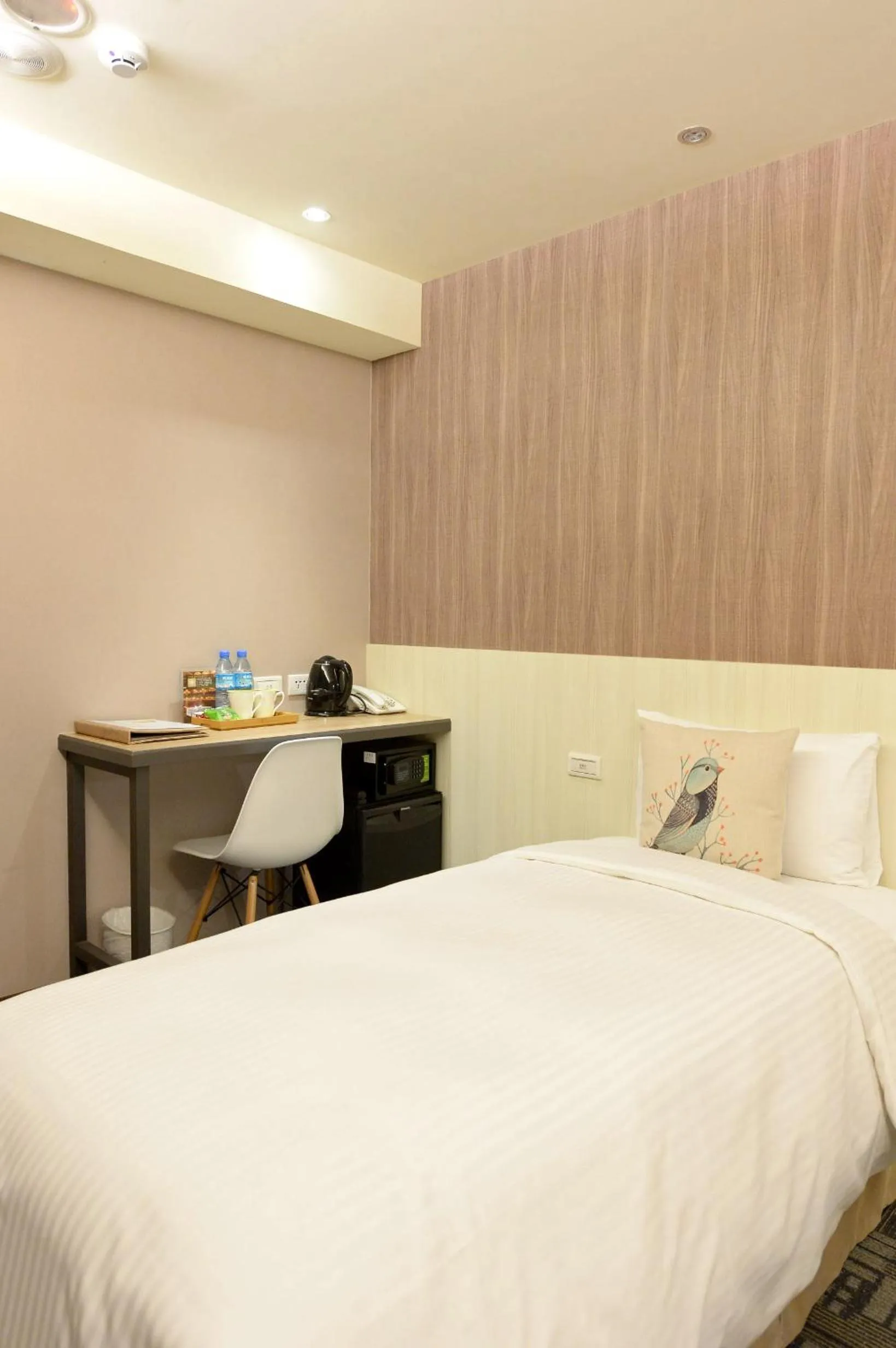 Photo of the whole room, Bed in Ark Hotel - Changan Fuxing方舟商業股份有限公司