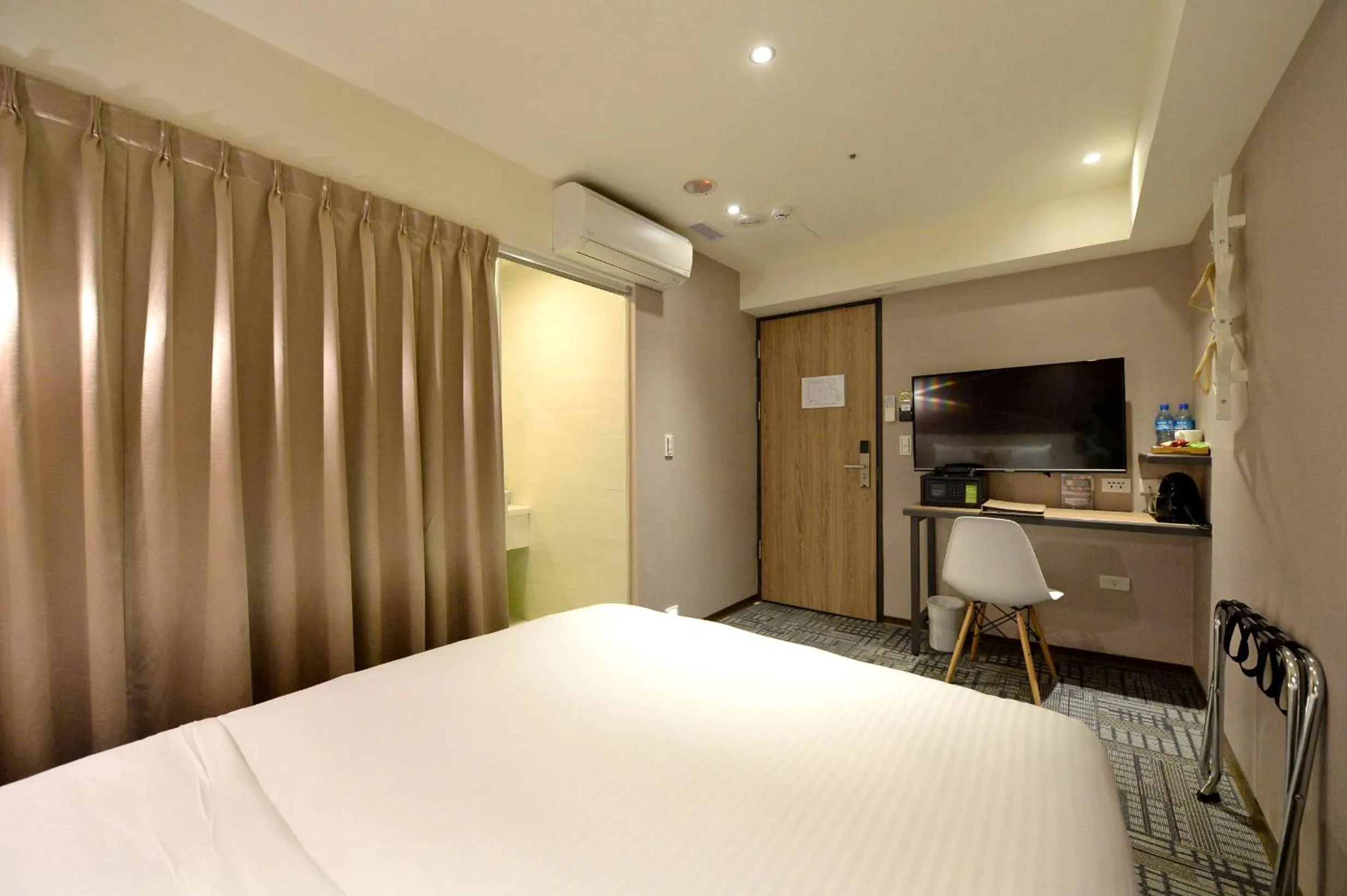 Photo of the whole room, Bed in Ark Hotel - Changan Fuxing方舟商業股份有限公司