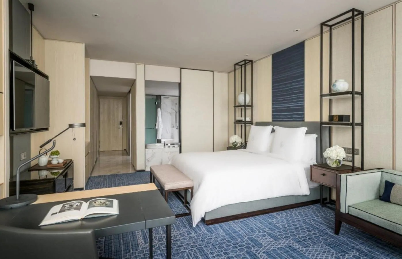 Bed in Four Seasons Hotel Seoul