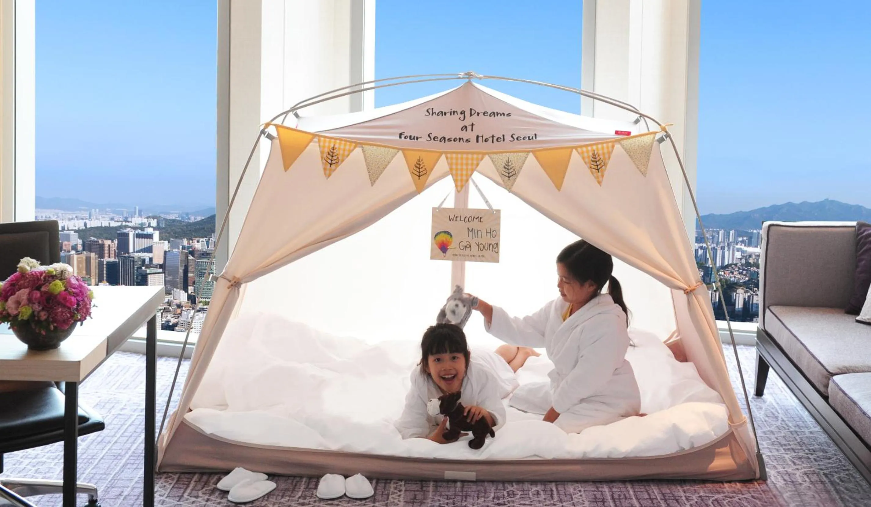 Bed in Four Seasons Hotel Seoul