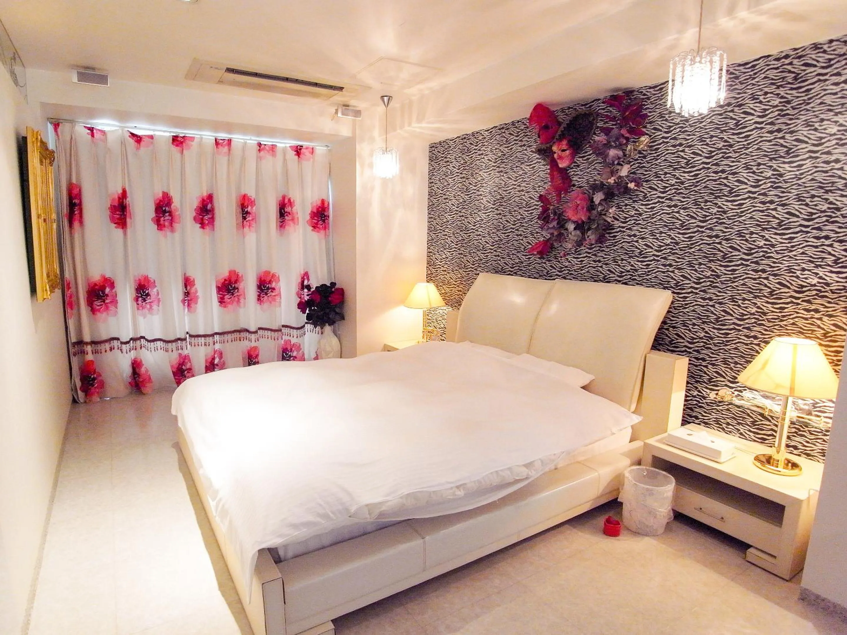 Bed in V Hotel (Adult Only)