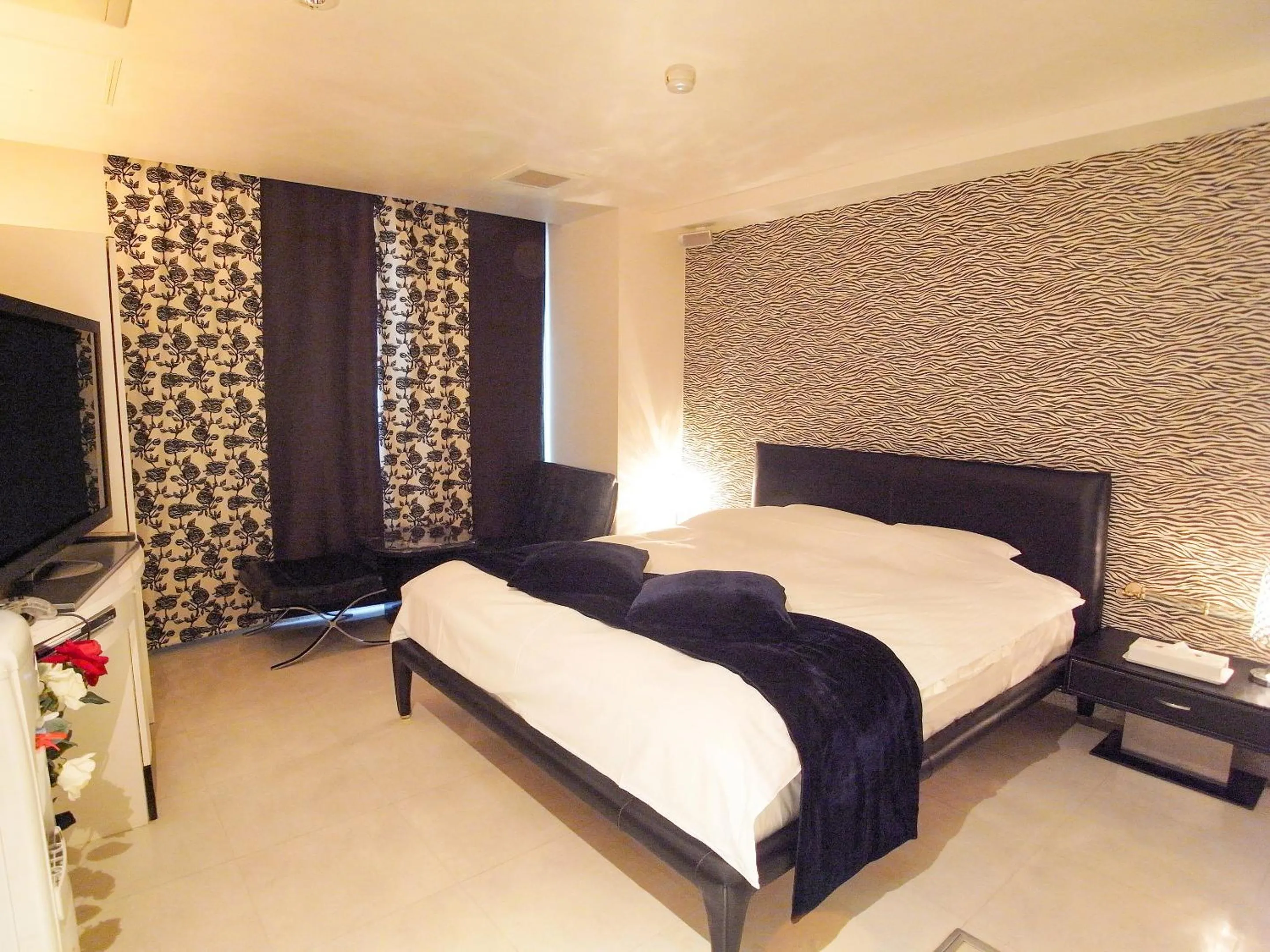 Bed in V Hotel (Adult Only)