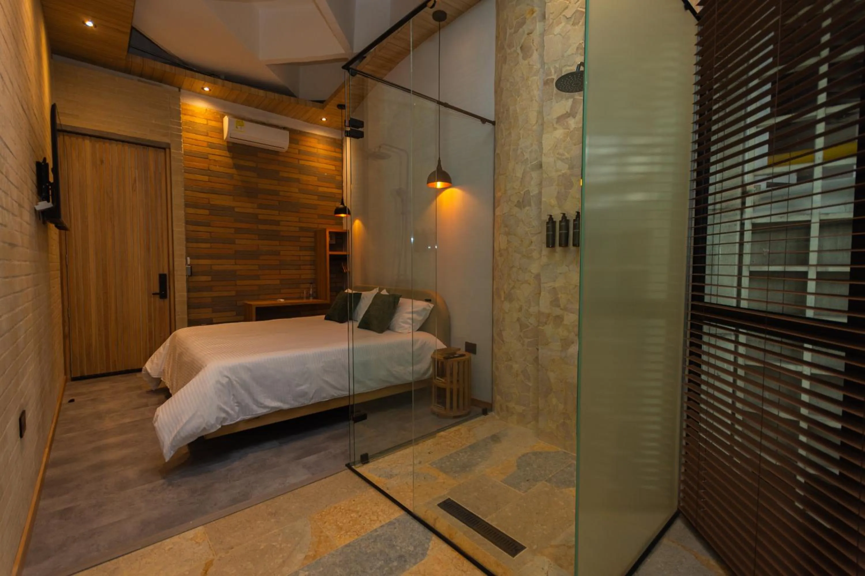Shower, Bed in Hotel Boutique Obelisco