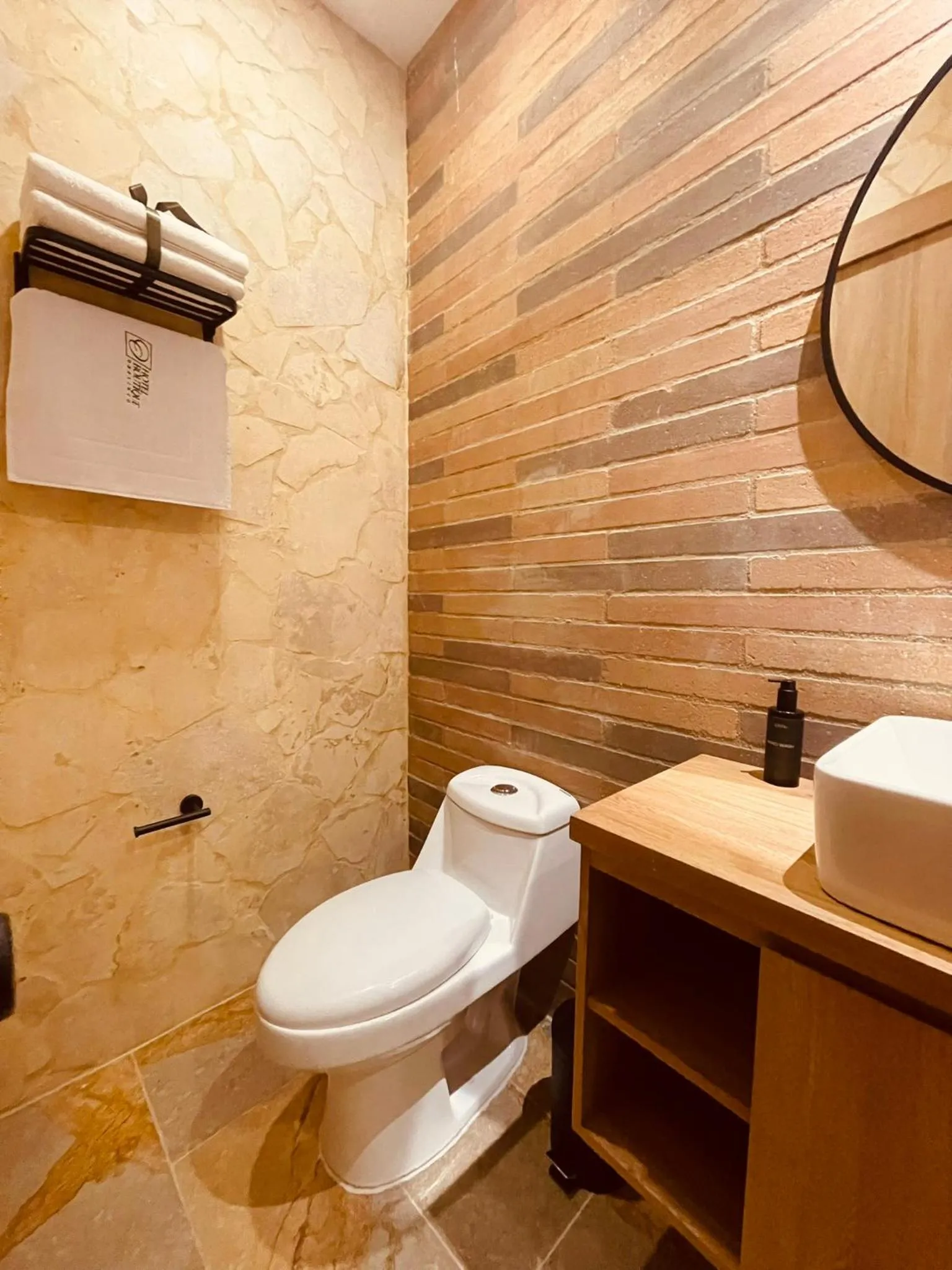 Toilet in Hotel Boutique Obelisco