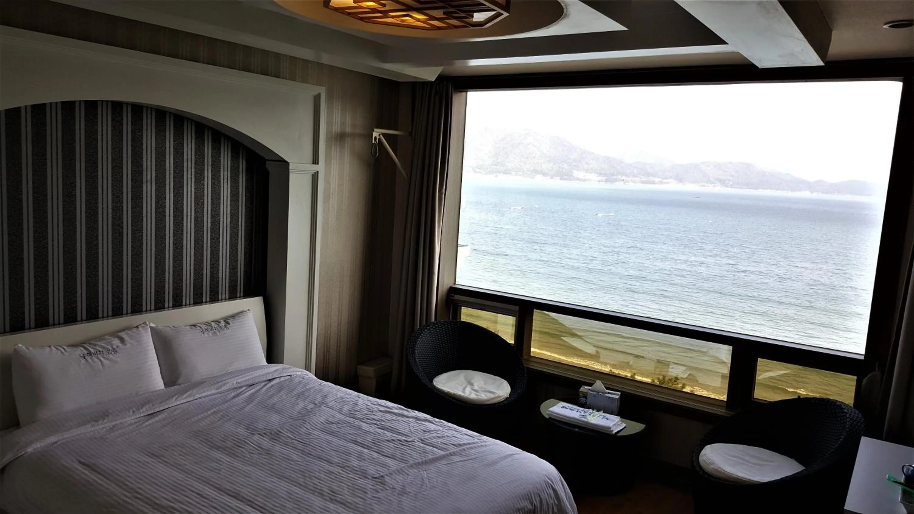 Shower, Bed in Namhae Beach Hotel