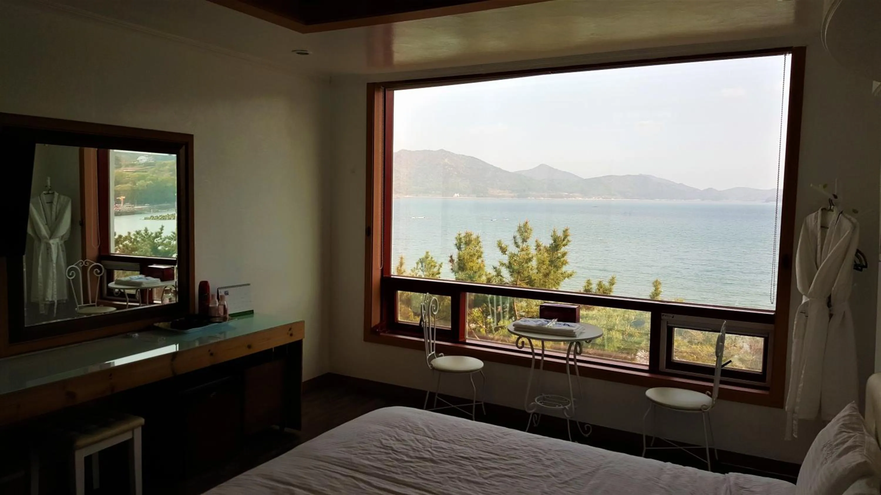 Shower, Bed in Namhae Beach Hotel