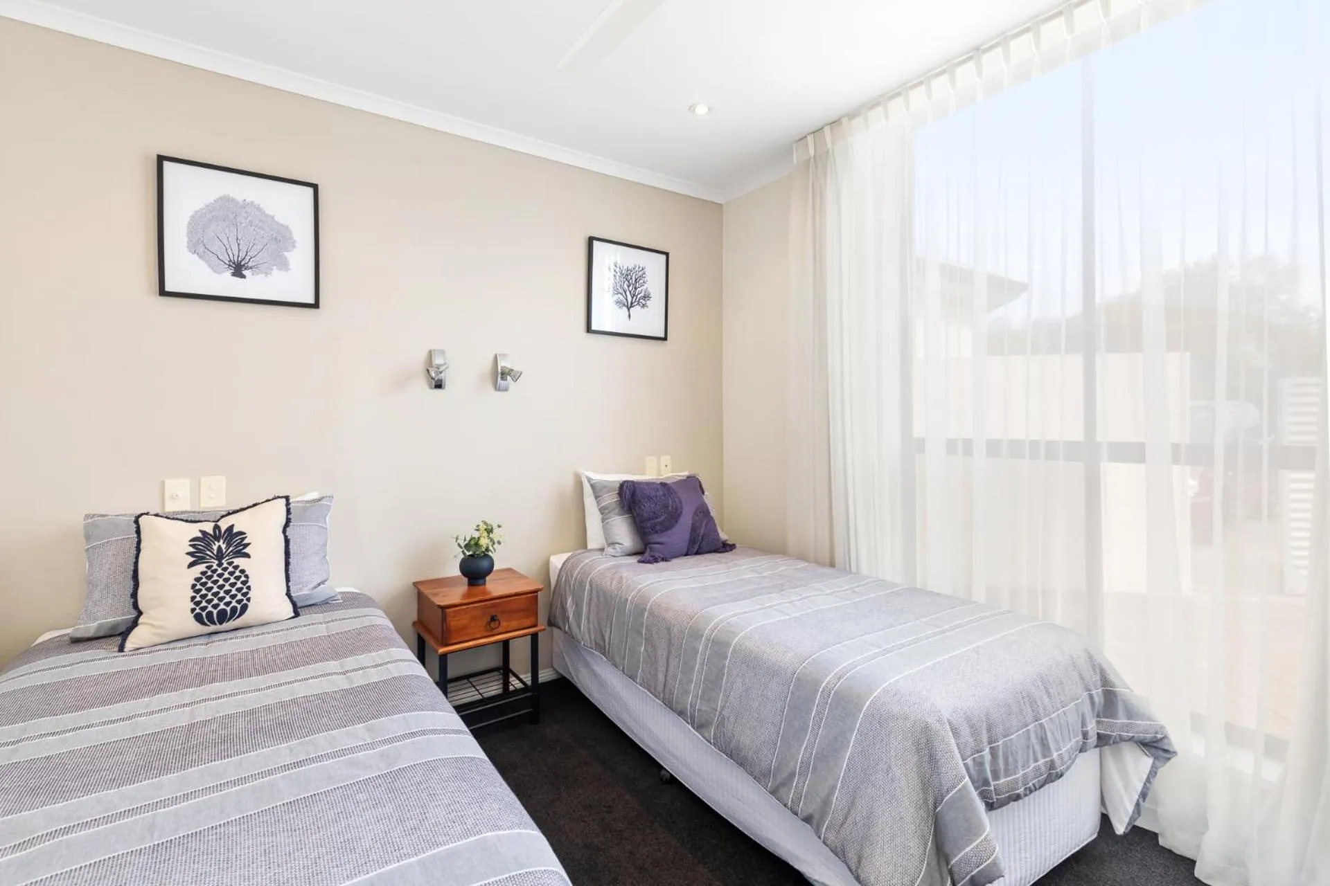 Bed in Merlot Verdelho Townhouses