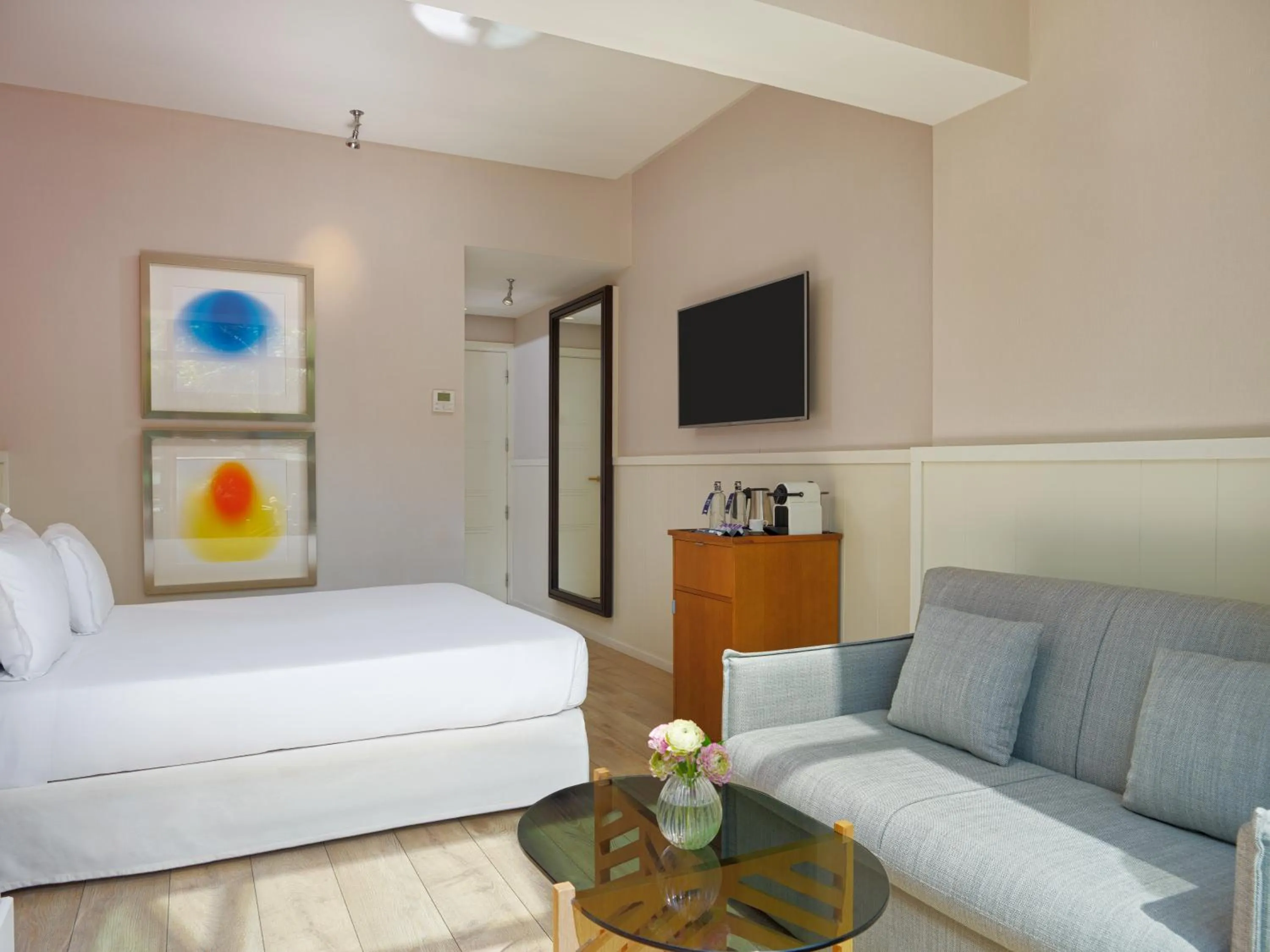 Bedroom, Bed in H10 Cubik 4* Sup