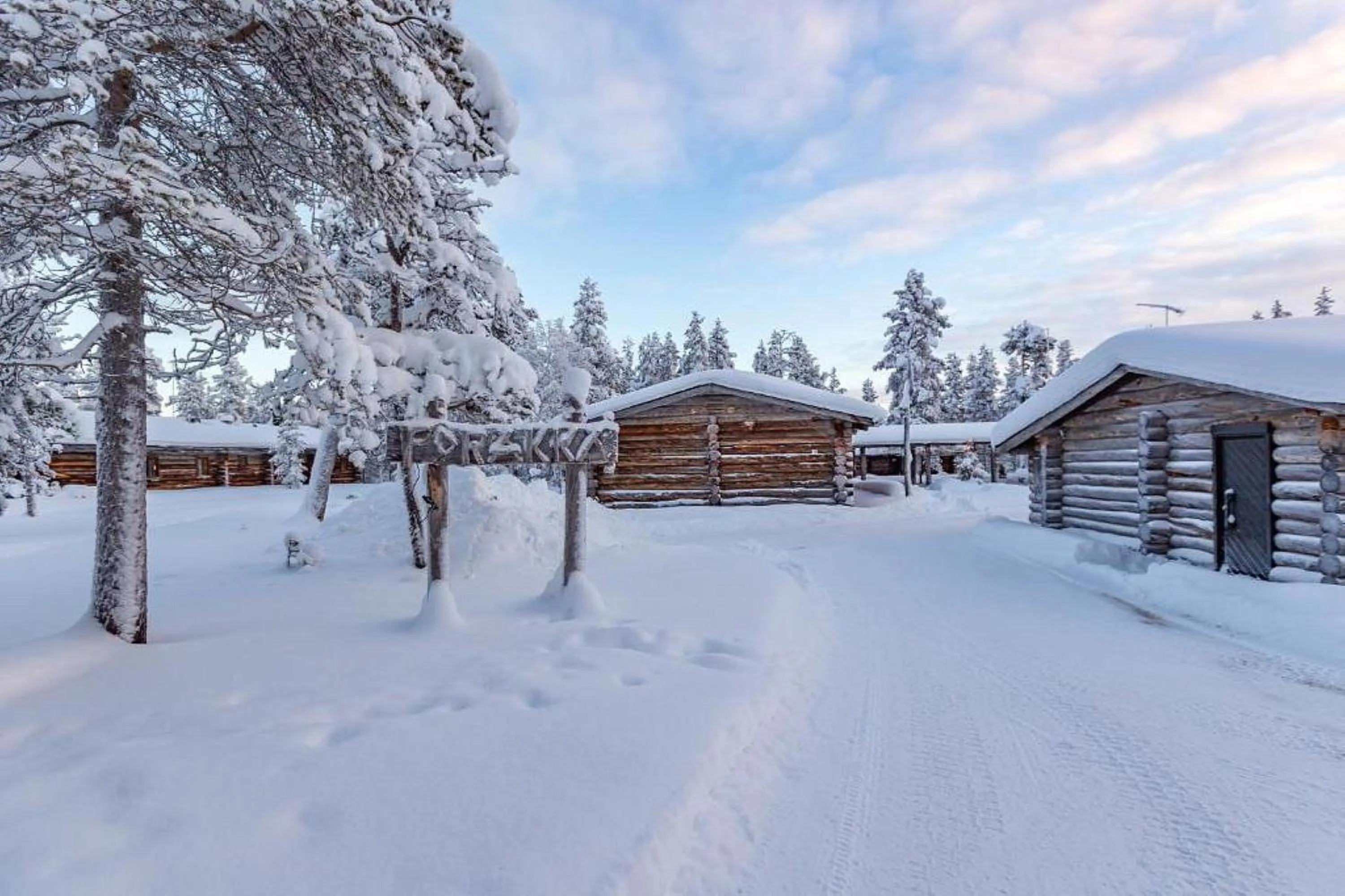Property building in Kuukkeli Log Houses Porakka Inn