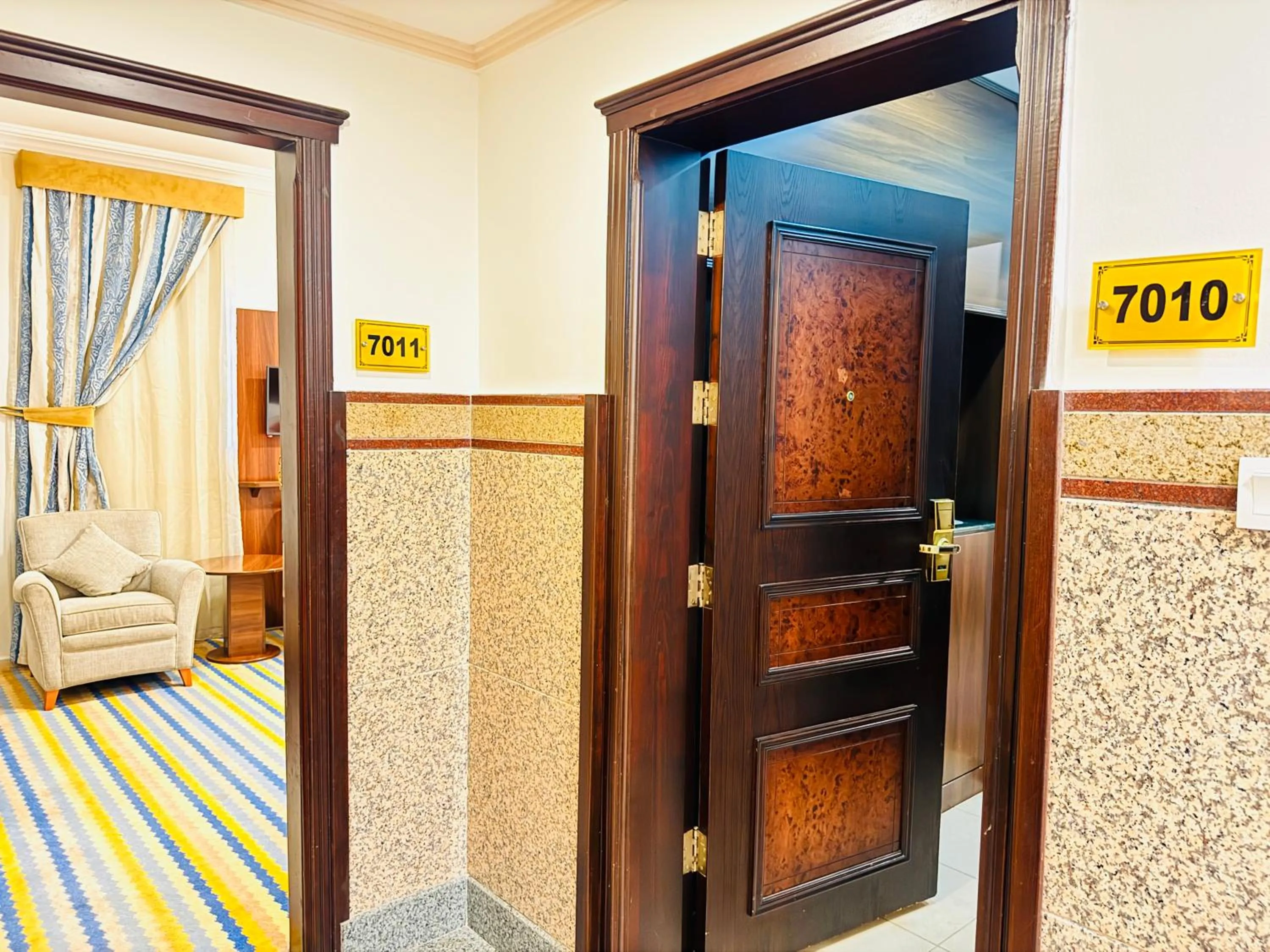 Bed in Rowaa Lindy Hotel Makkah
