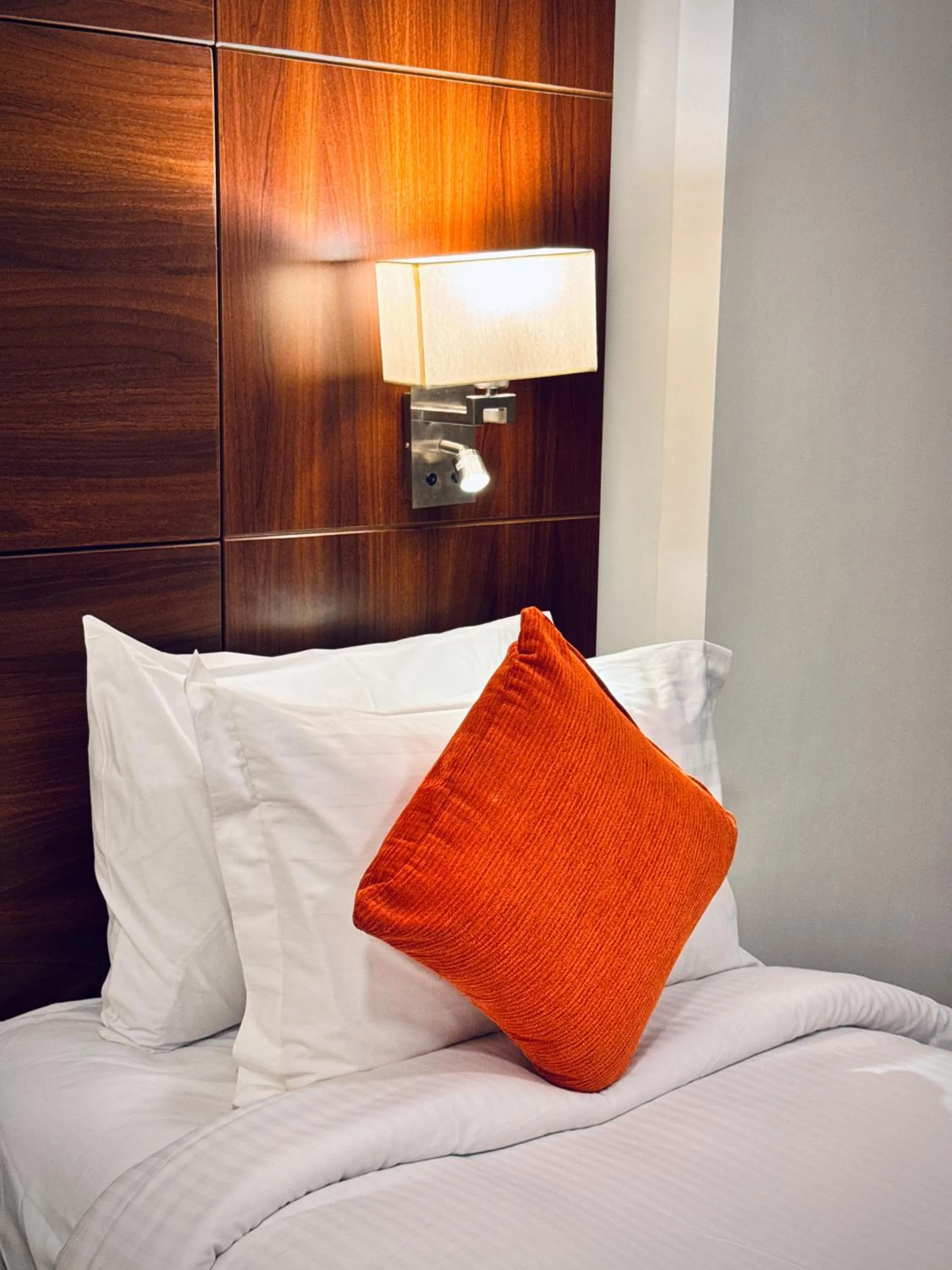 Bed in Rowaa Lindy Hotel Makkah