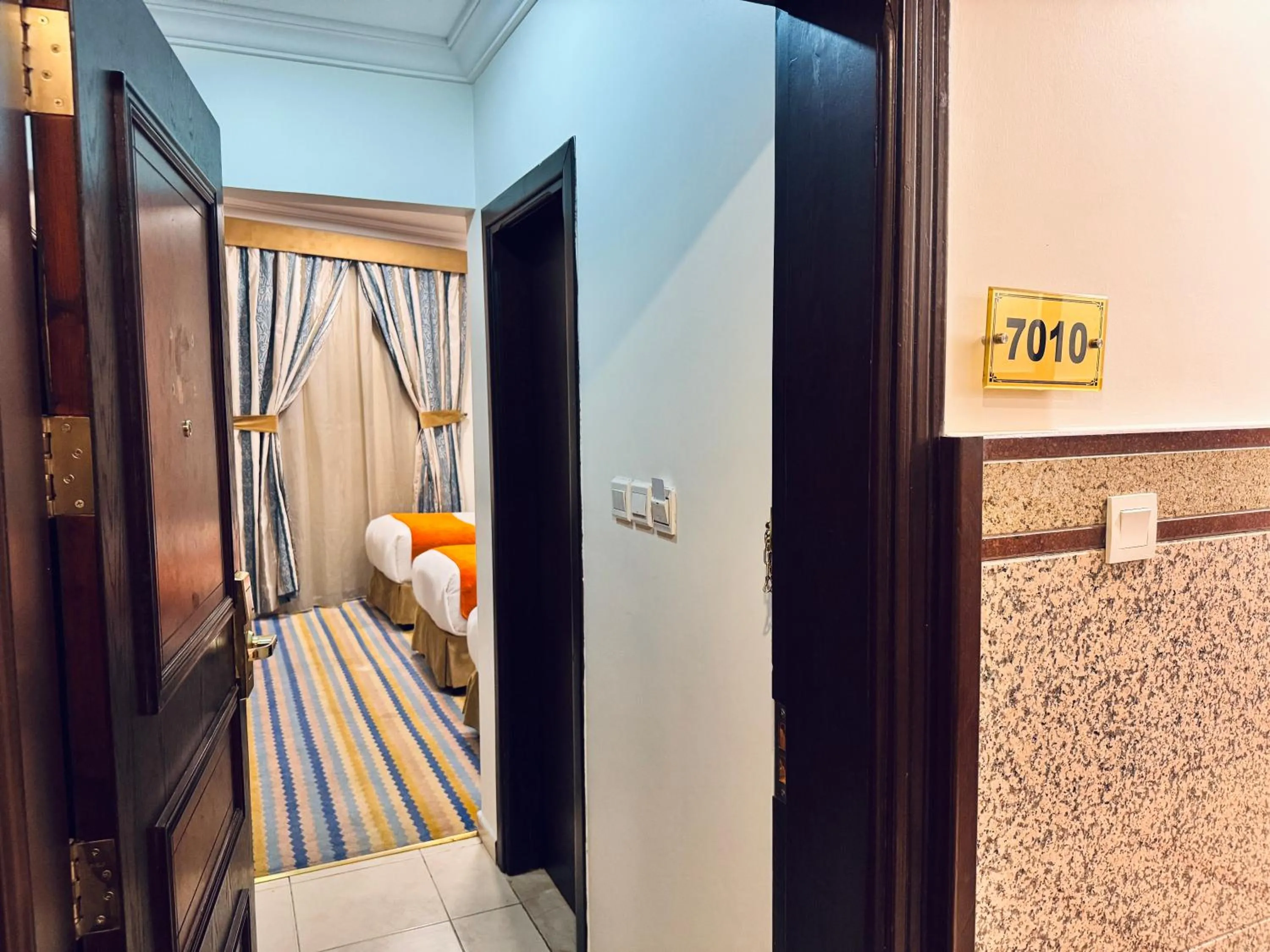 Bed in Rowaa Lindy Hotel Makkah