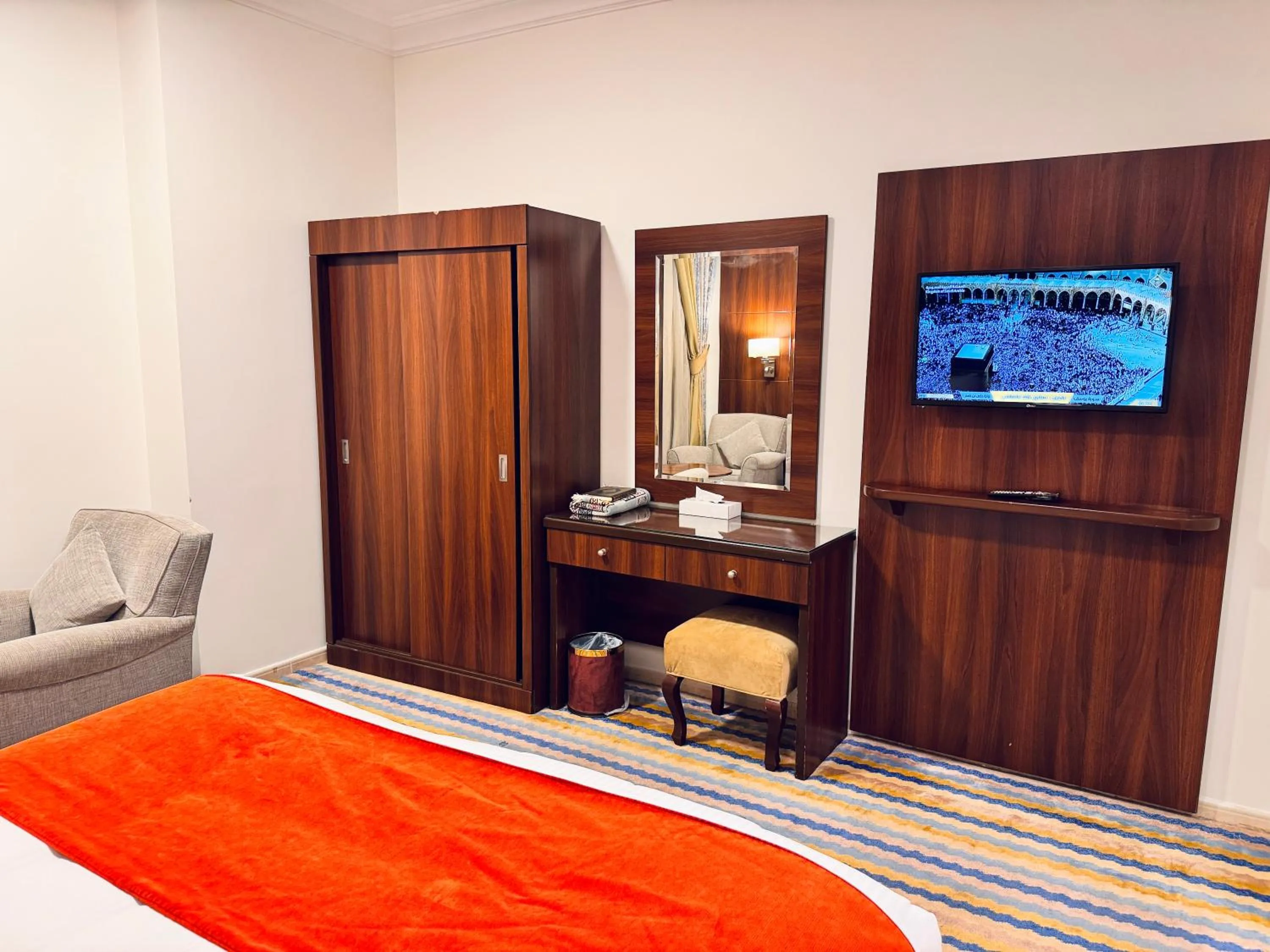 Bed in Rowaa Lindy Hotel Makkah