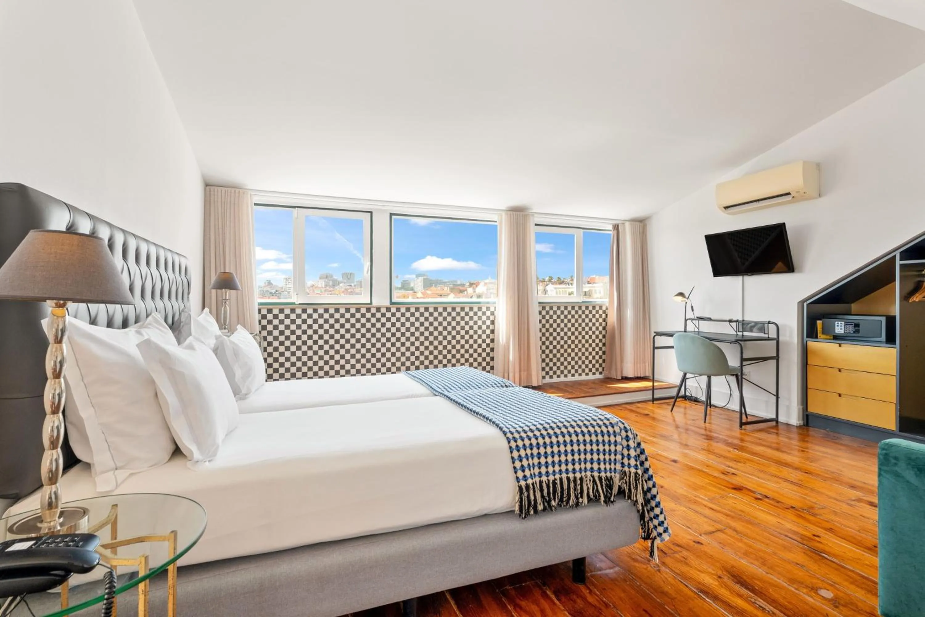 Bedroom, Bed in Casa do Jasmim by Shiadu