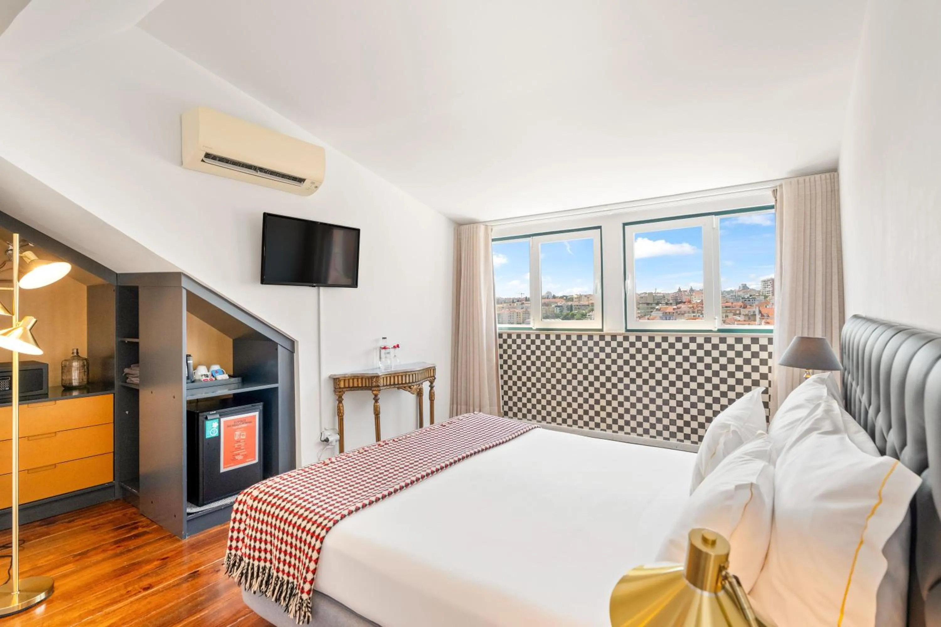 Bedroom, Bed in Casa do Jasmim by Shiadu