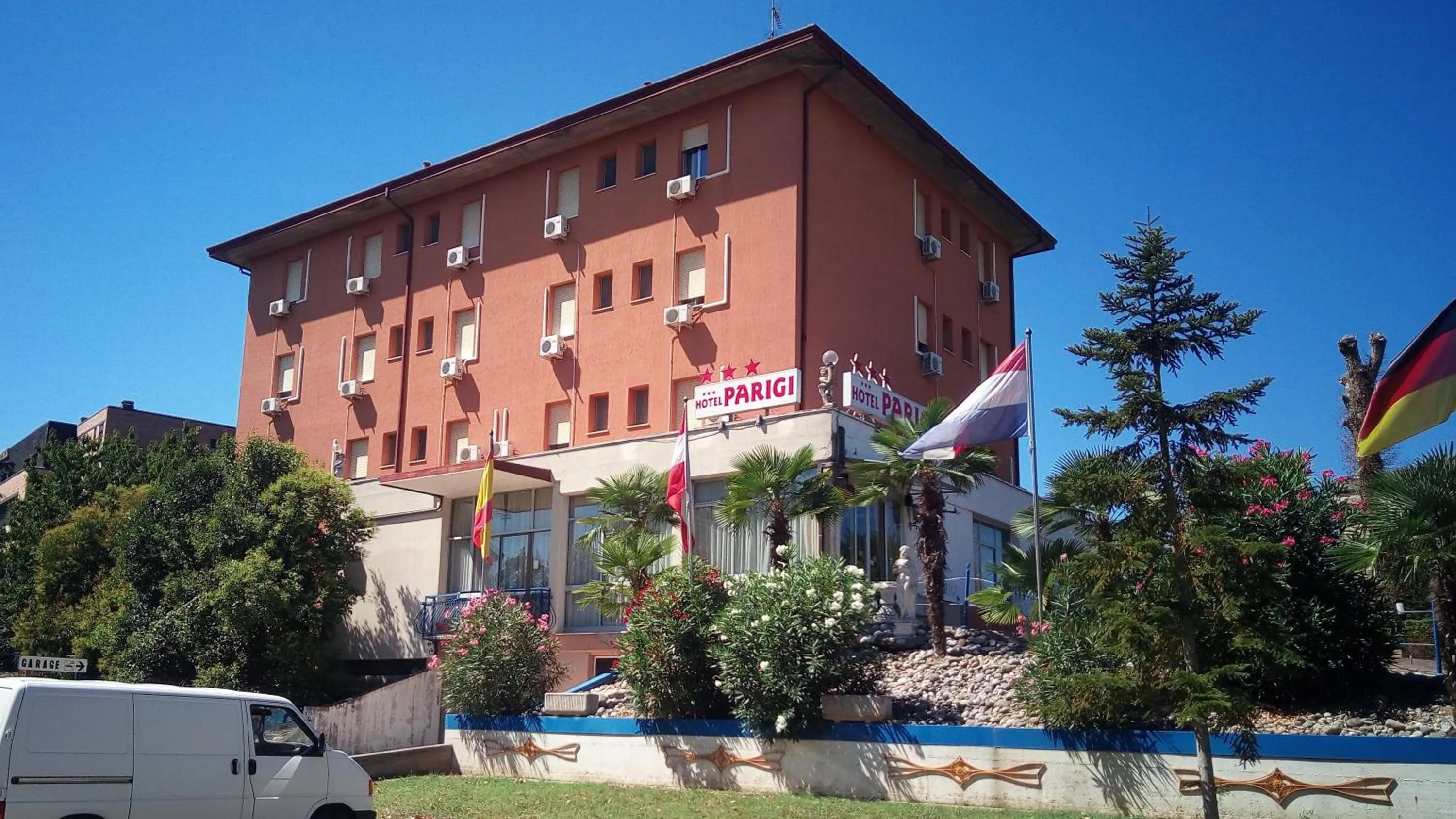 Property building in Hotel Parigi