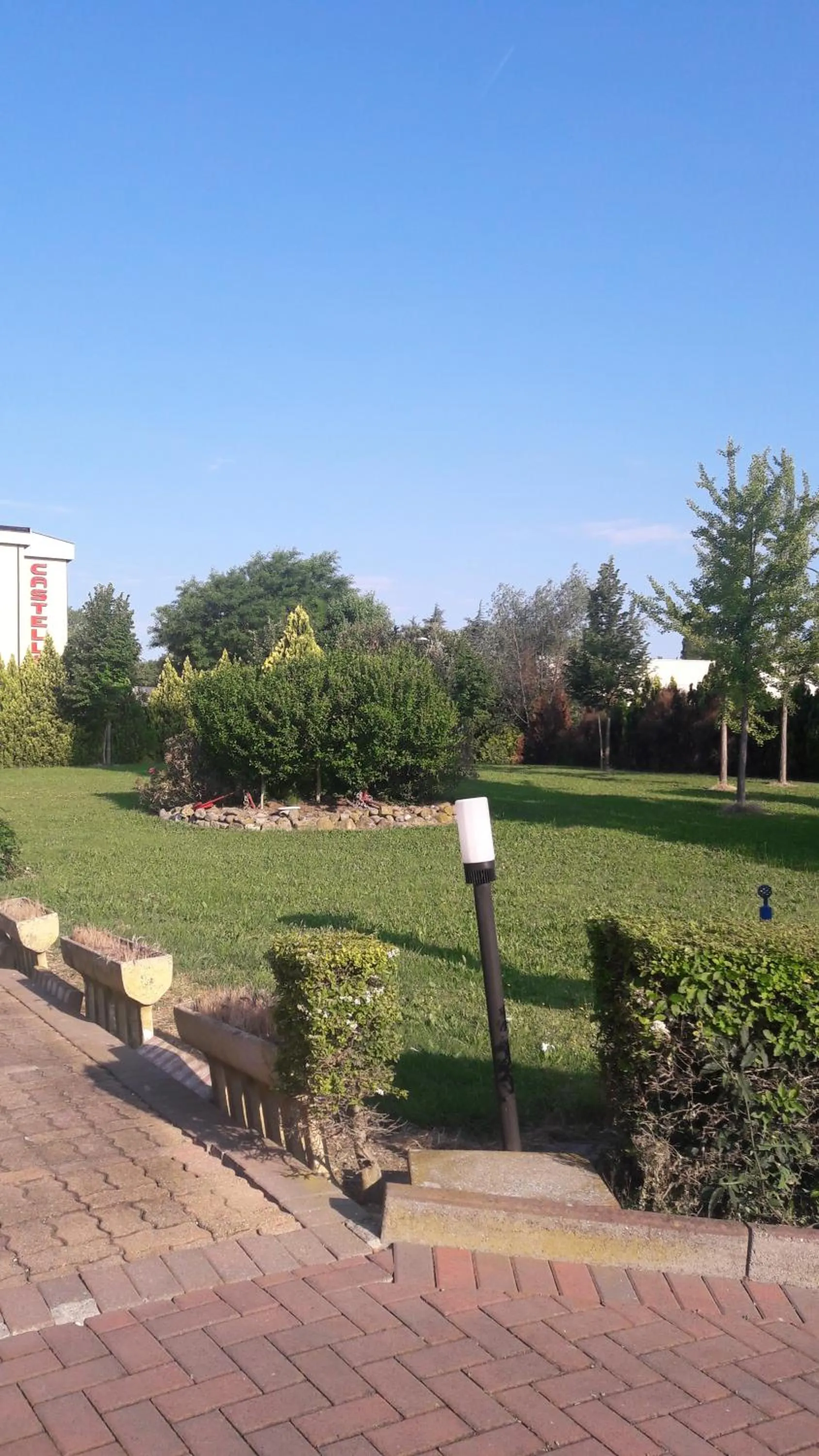 Garden view in Hotel Parigi