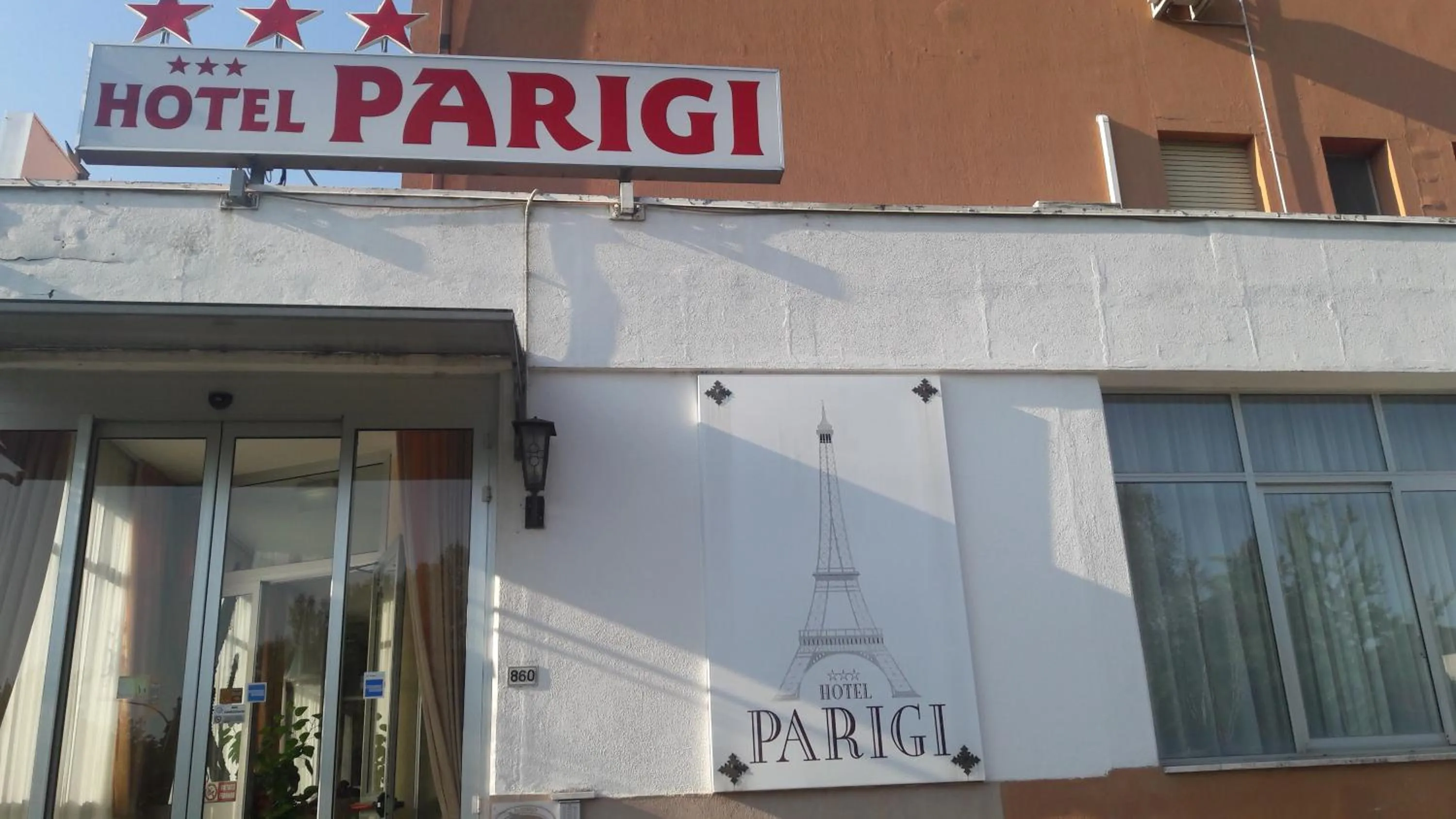Facade/entrance in Hotel Parigi