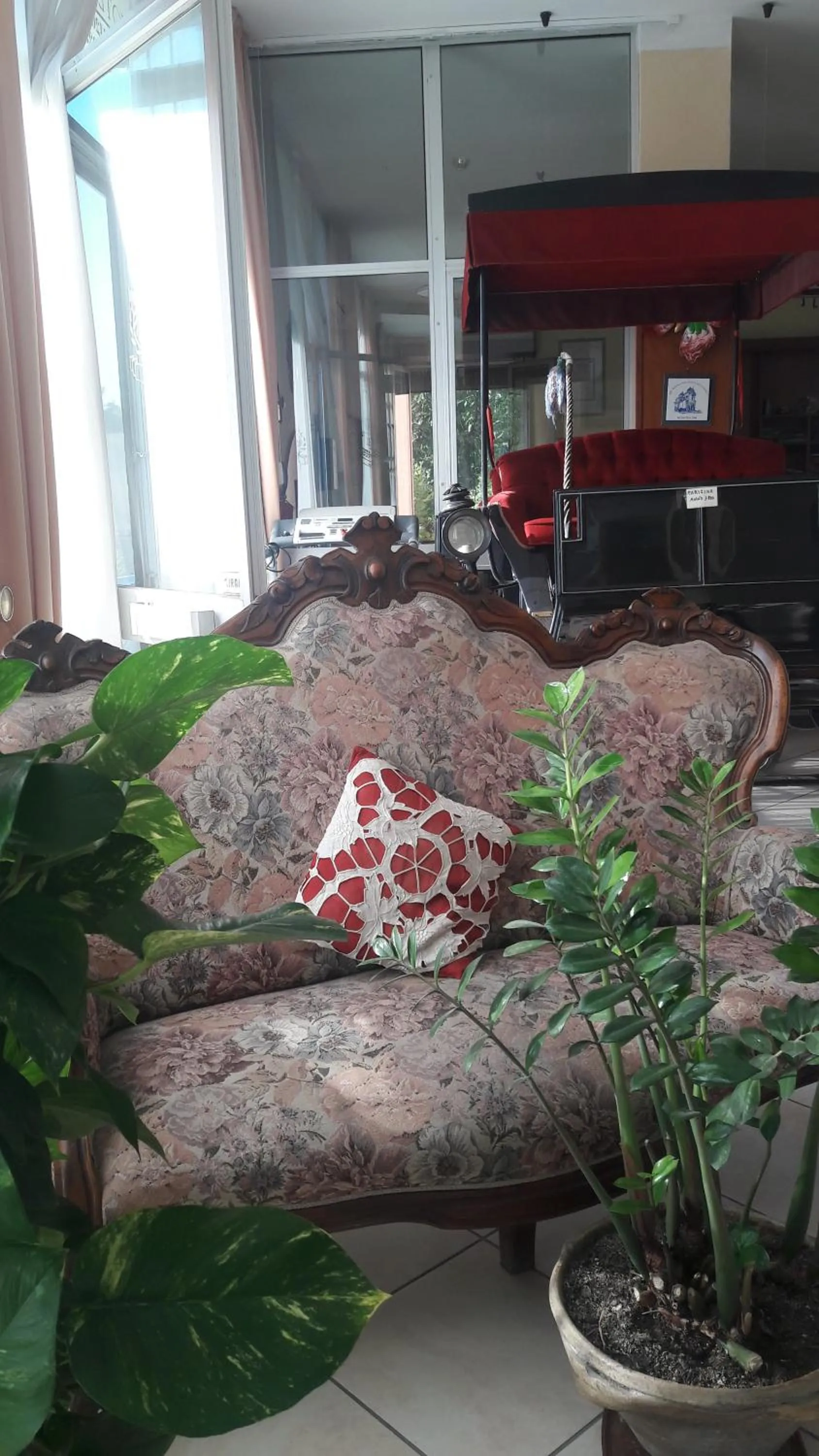 Communal lounge/ TV room in Hotel Parigi