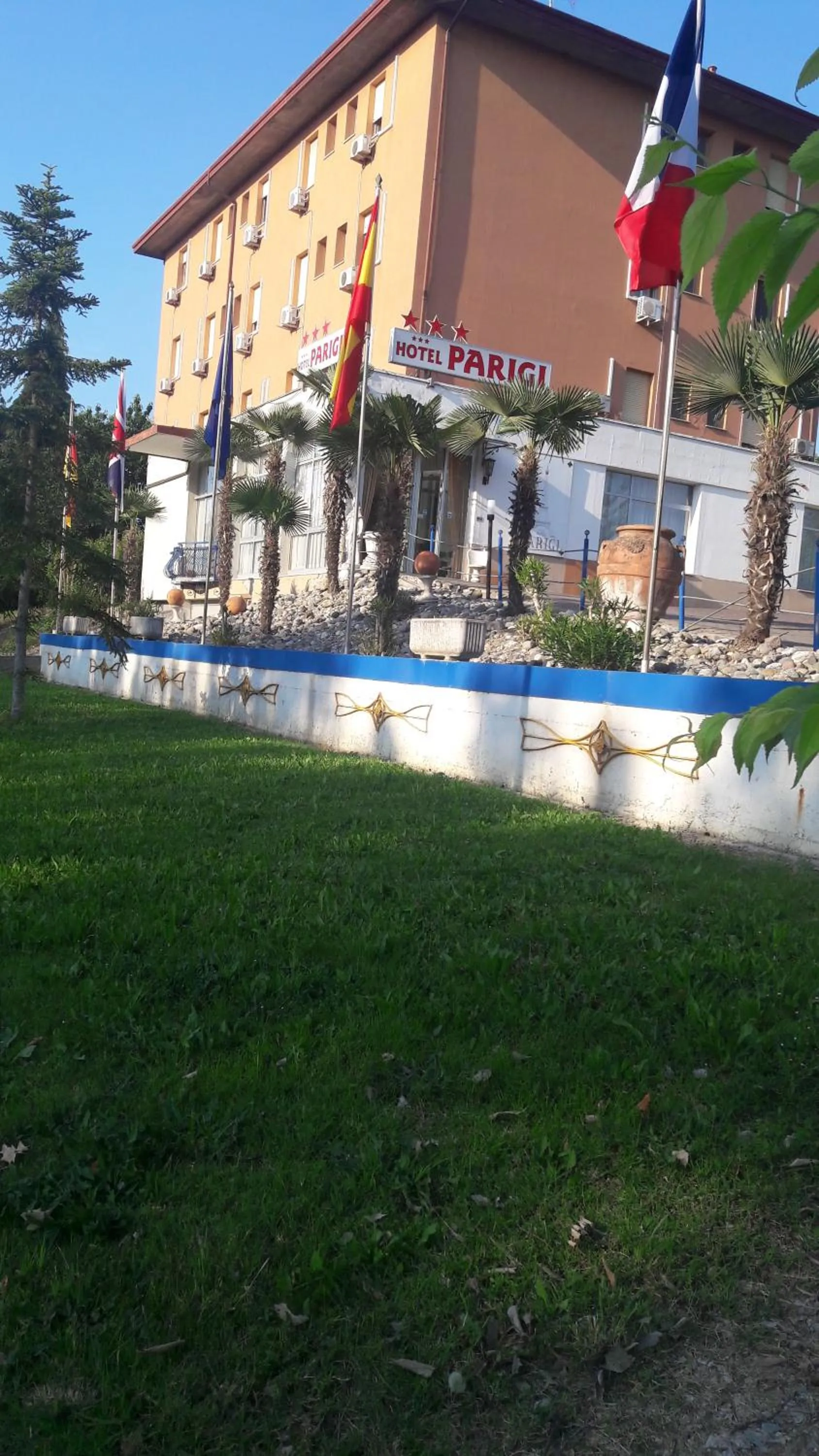 Property building in Hotel Parigi