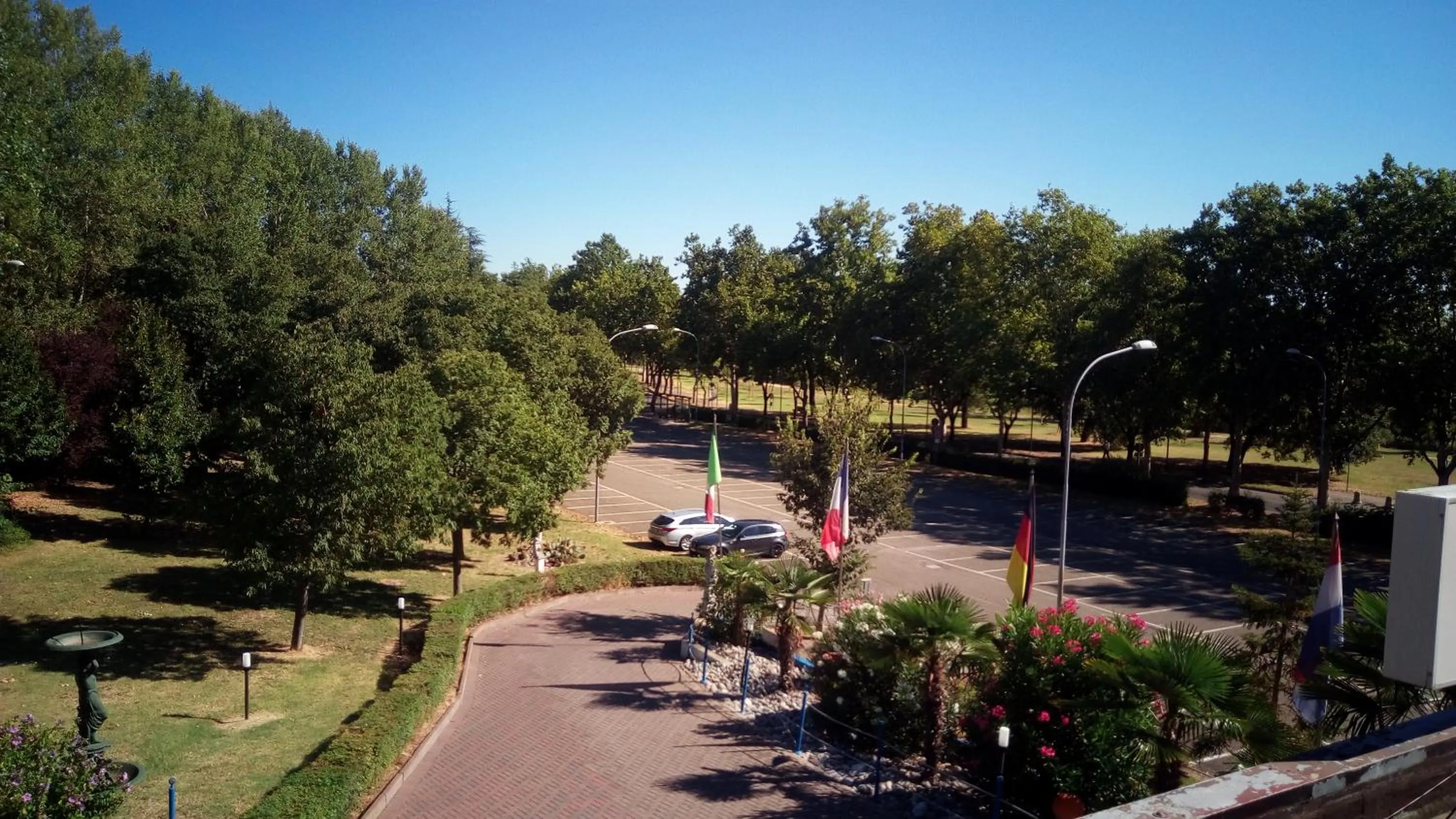 Street view in Hotel Parigi