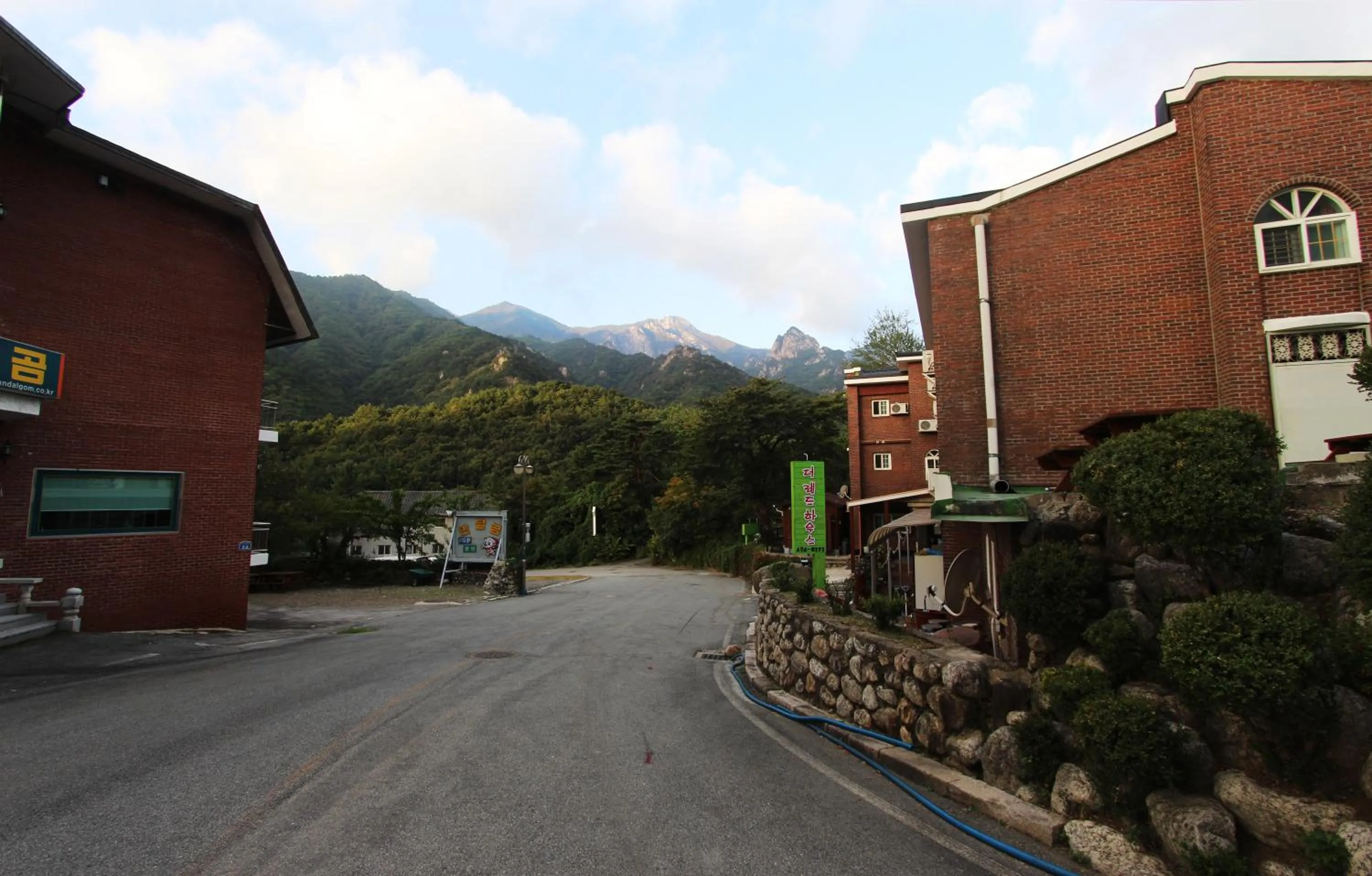 Neighbourhood in The Red House