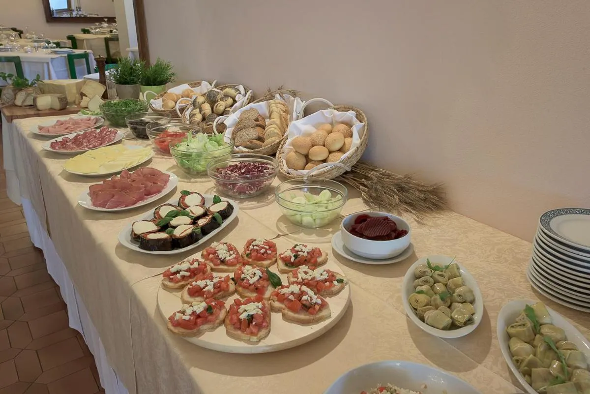 Restaurant/places to eat in Albergo Rossana