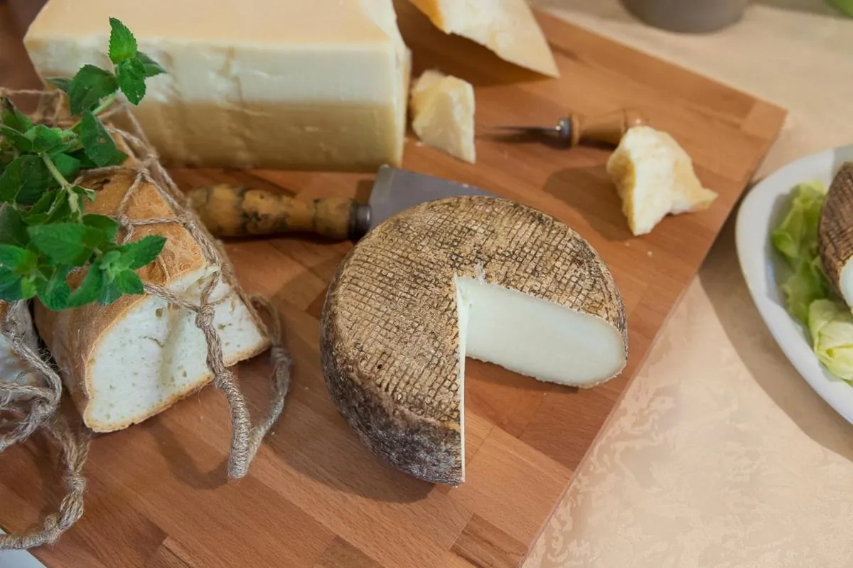 Restaurant/places to eat in Albergo Rossana