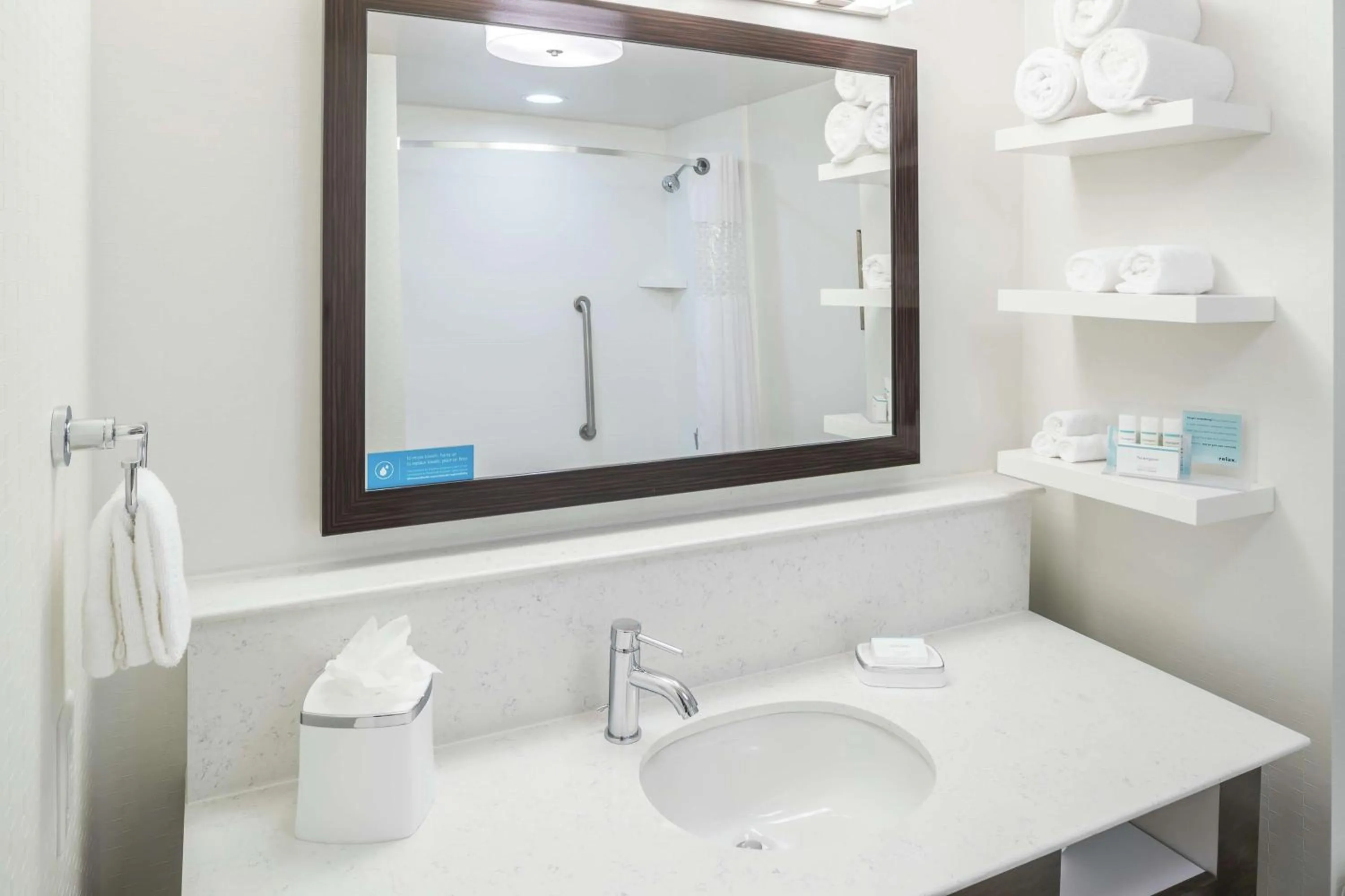 Bathroom in Hampton Inn & Suites by Hilton Atlanta Perimeter Dunwoody