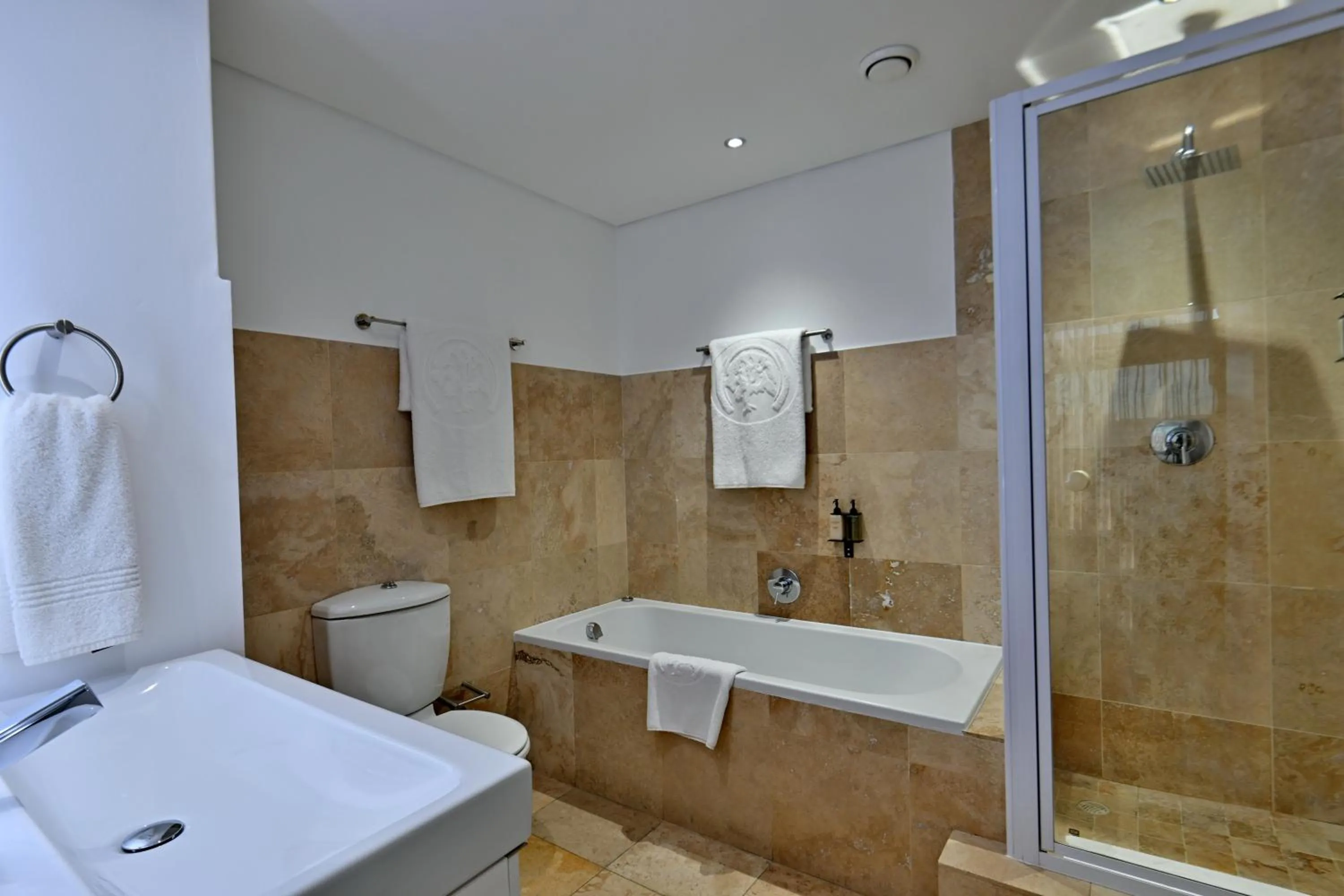 Shower in Fountains Hotel