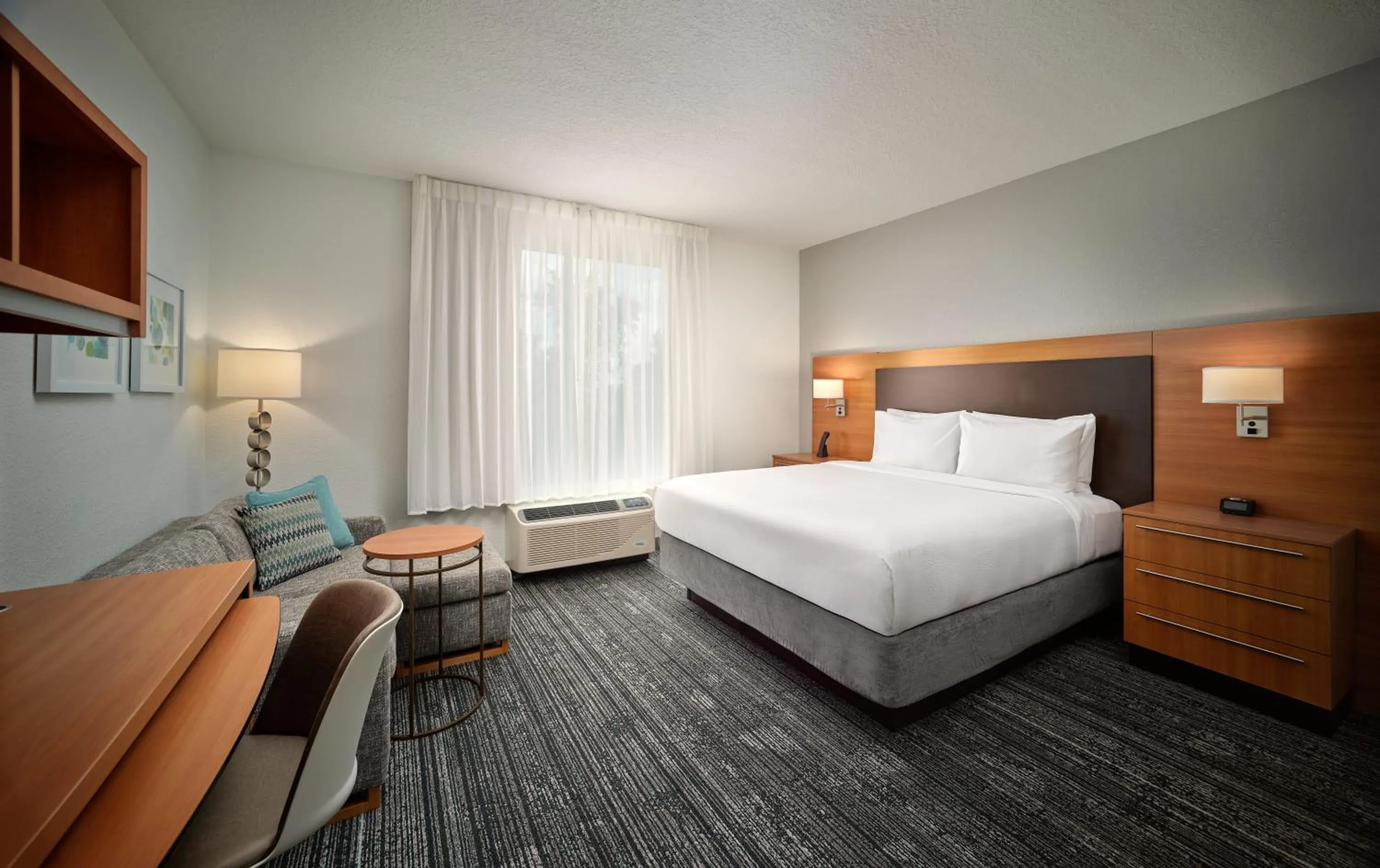 Bed in TownePlace Suites Orlando at FLAMINGO CROSSINGS Town Center, Western Entrance