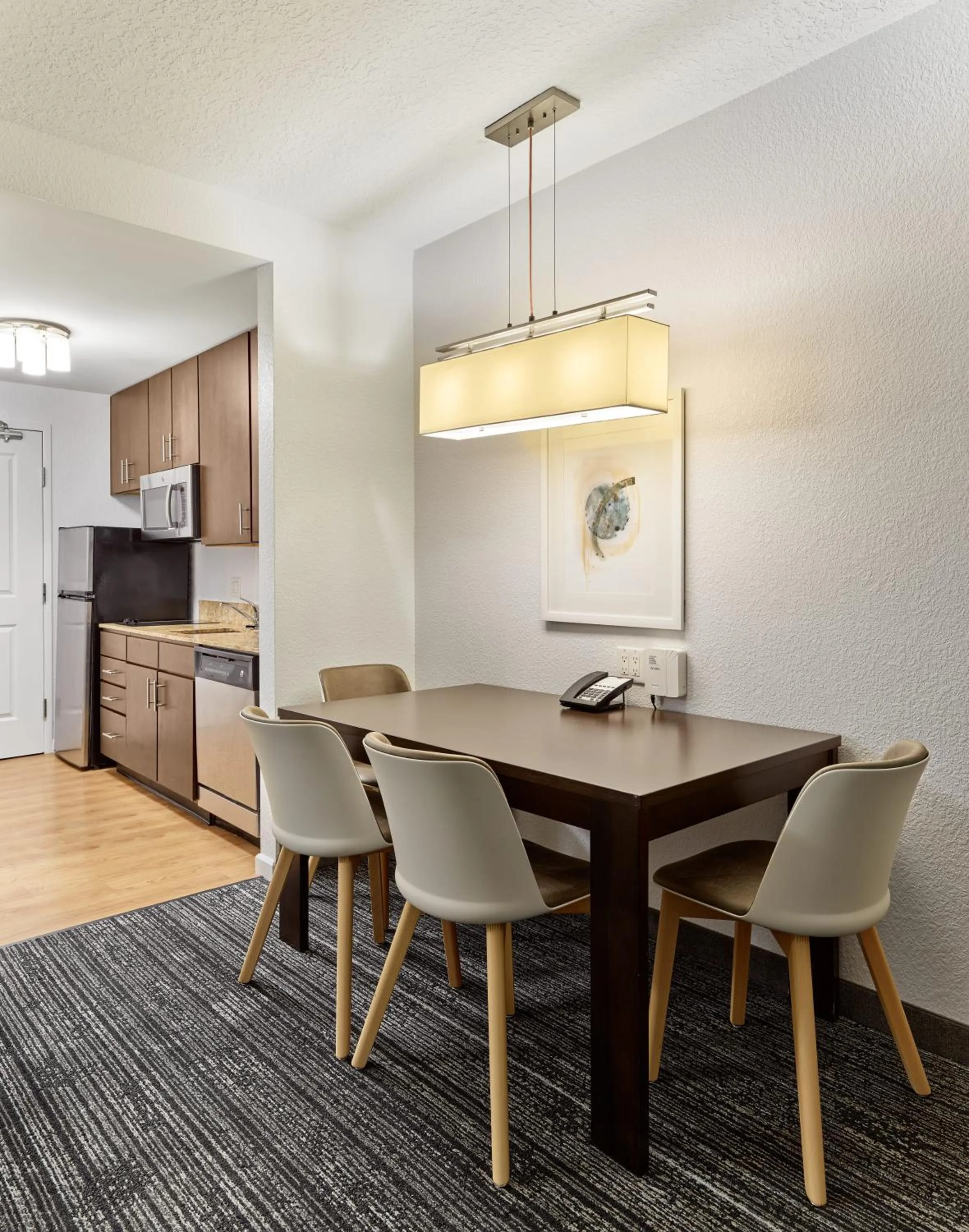Dining area in TownePlace Suites Orlando at FLAMINGO CROSSINGS Town Center, Western Entrance