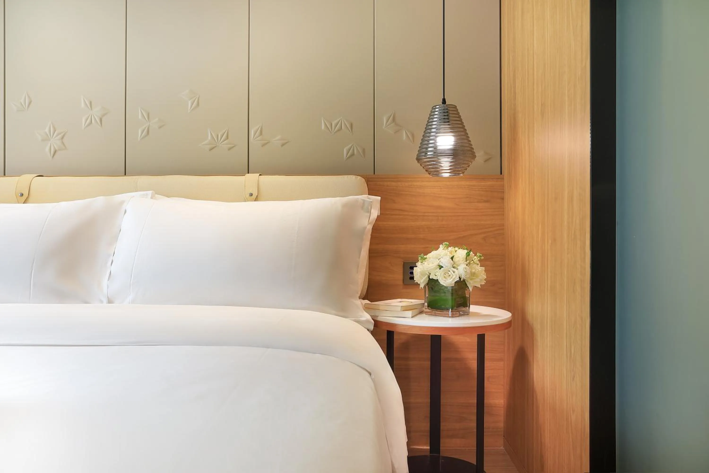 Standard Queen Room in Venus Royal Hotel Guilin Elephant Trunk Hill Two Rivers and Four Lakes Branch