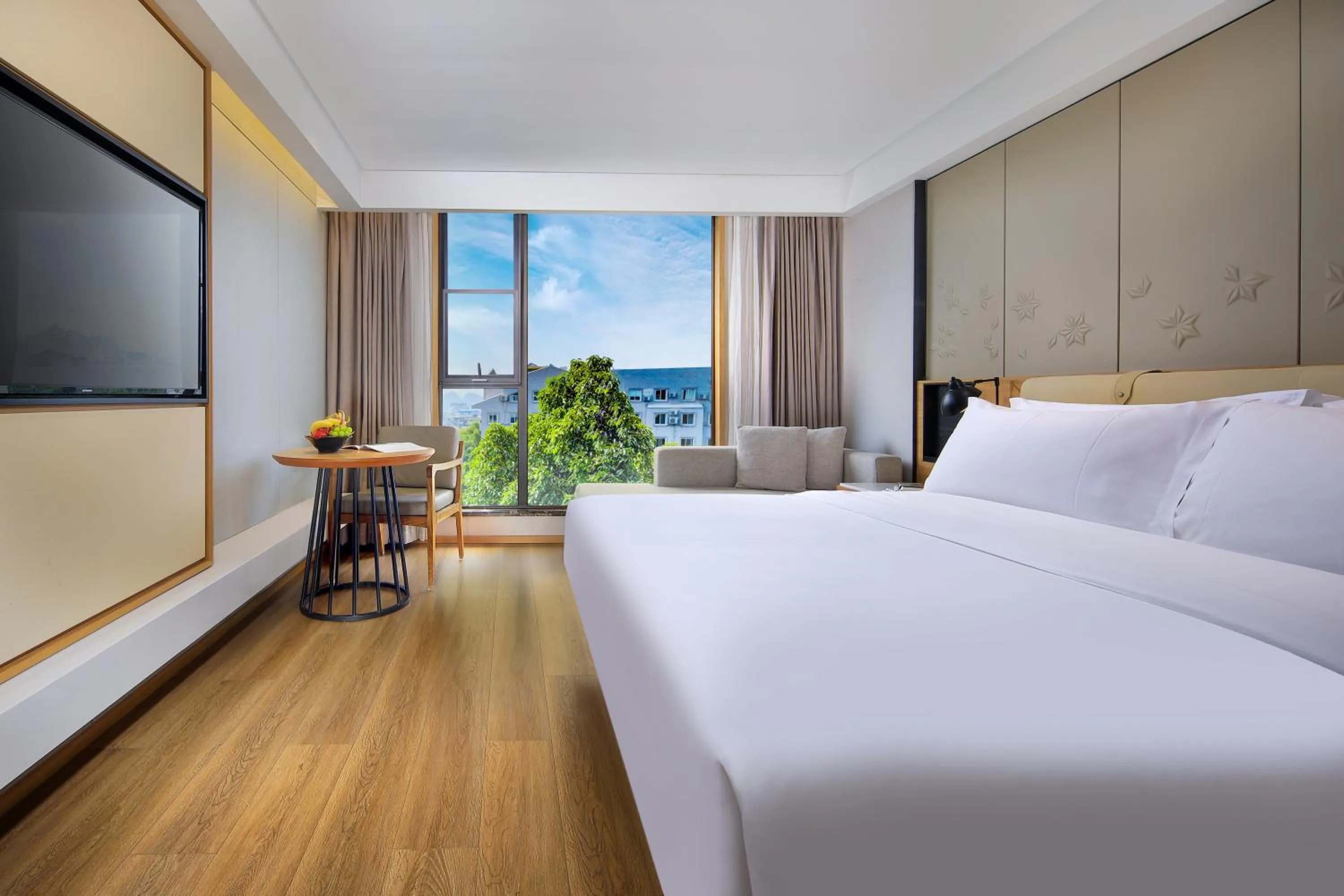 Deluxe Double Room in Venus Royal Hotel Guilin Elephant Trunk Hill Two Rivers and Four Lakes Branch