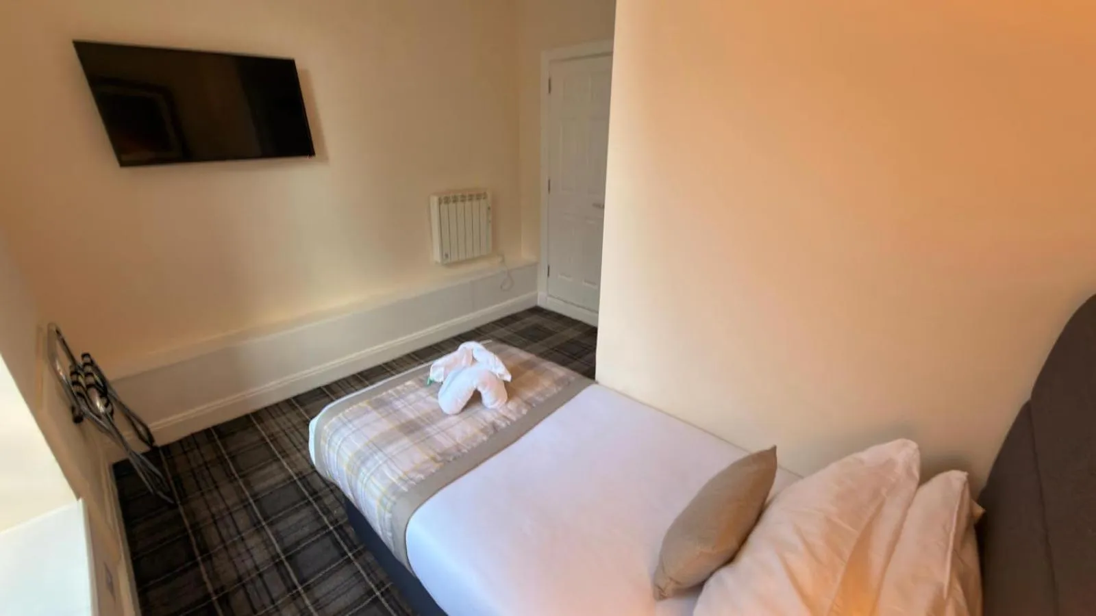 Bed in The Waverley Guest House