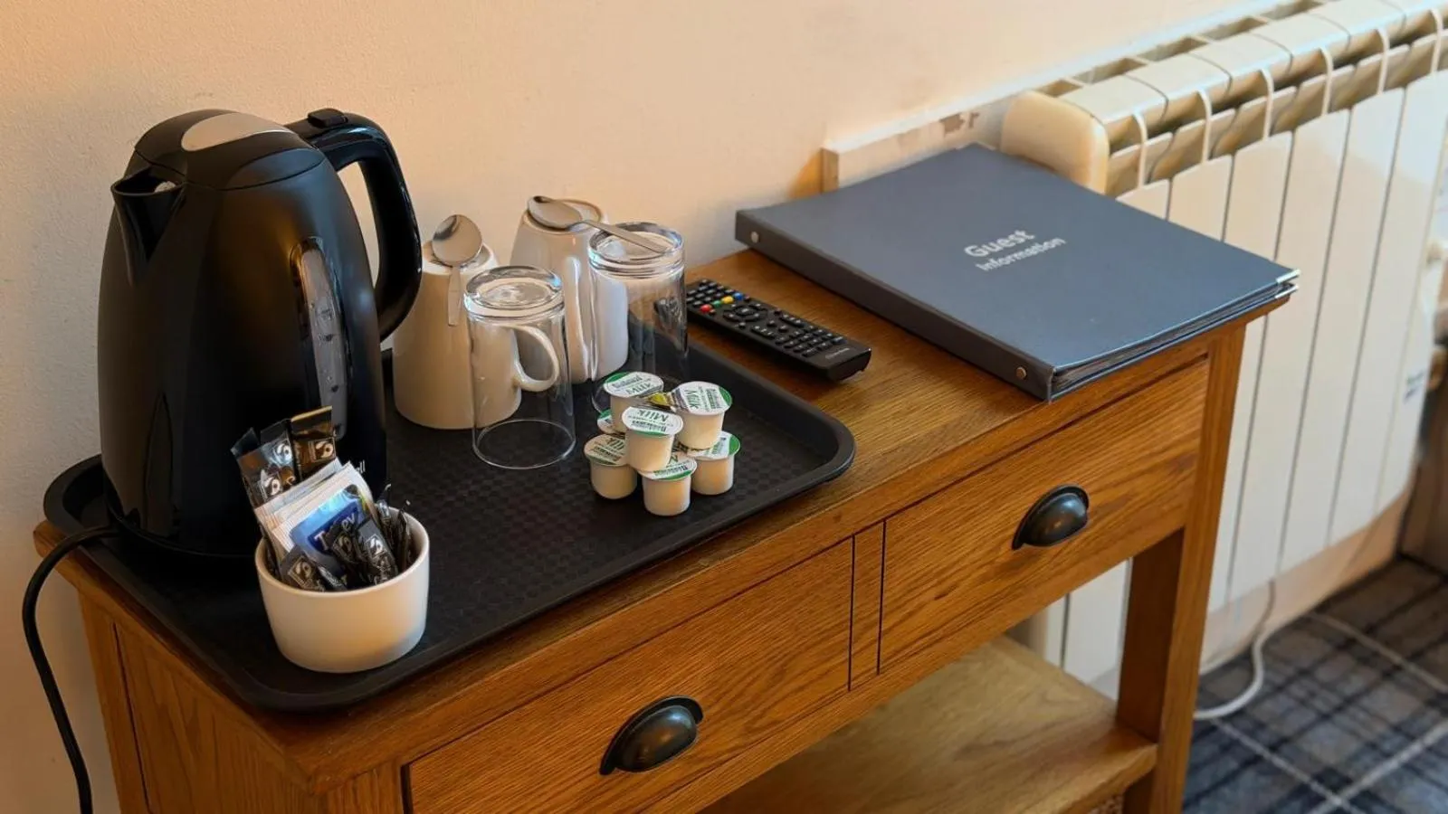 Coffee/tea facilities in The Waverley Guest House