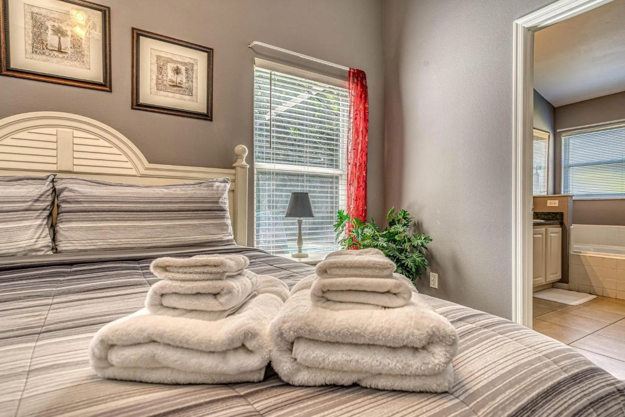 Bed in Pool Paradise