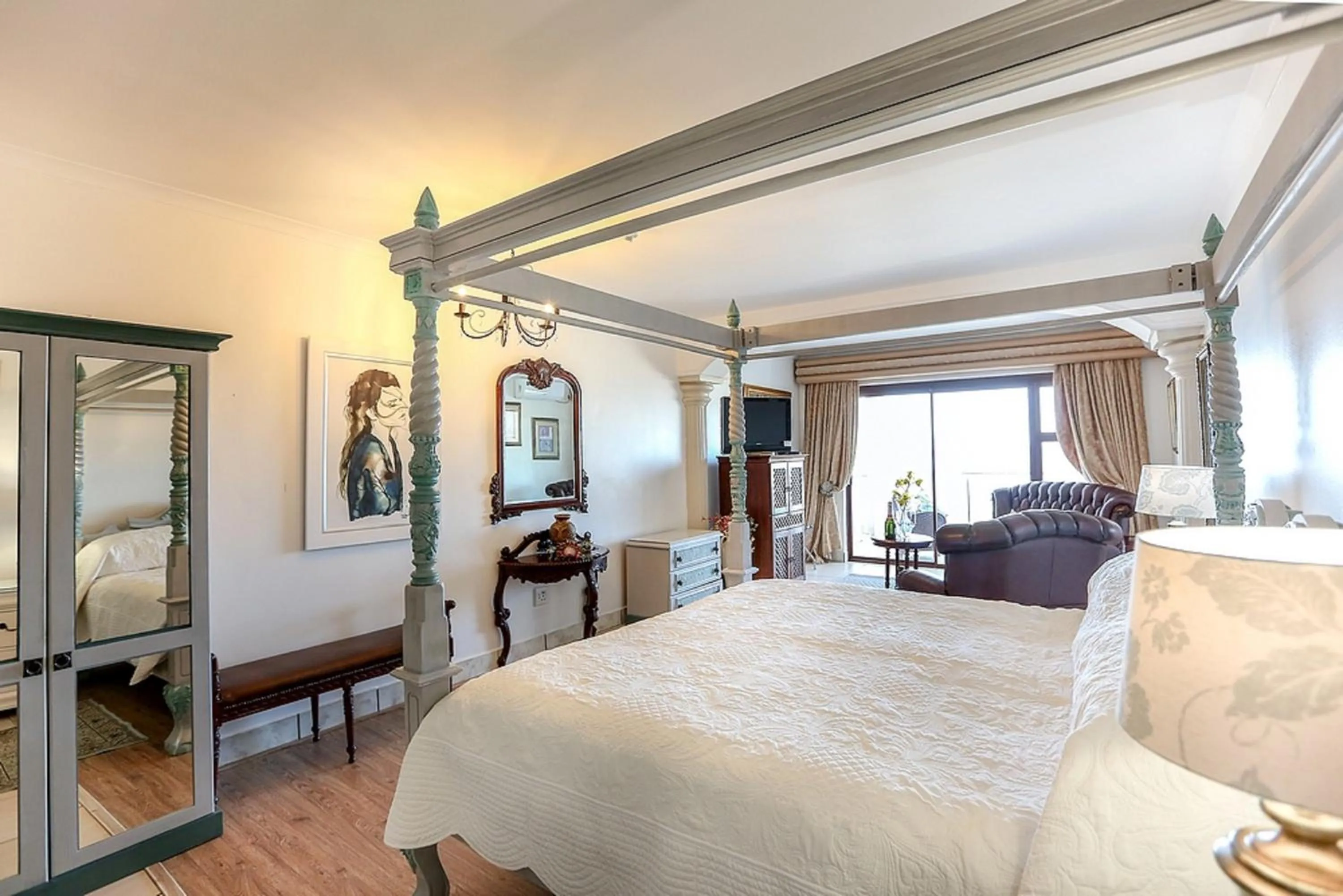 Photo of the whole room, Bed in Misty Waves Boutique Hotel