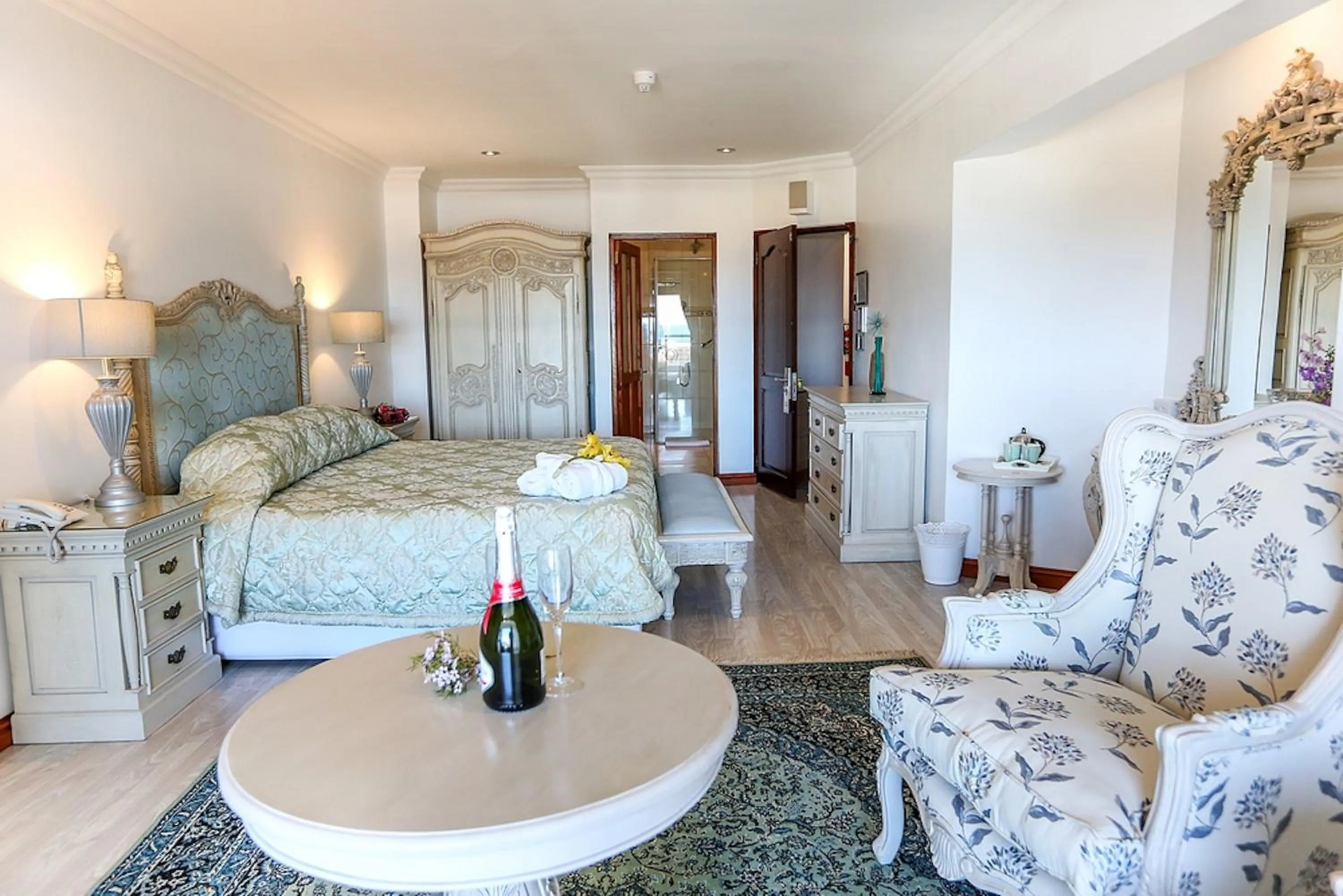 Photo of the whole room, Bed in Misty Waves Boutique Hotel