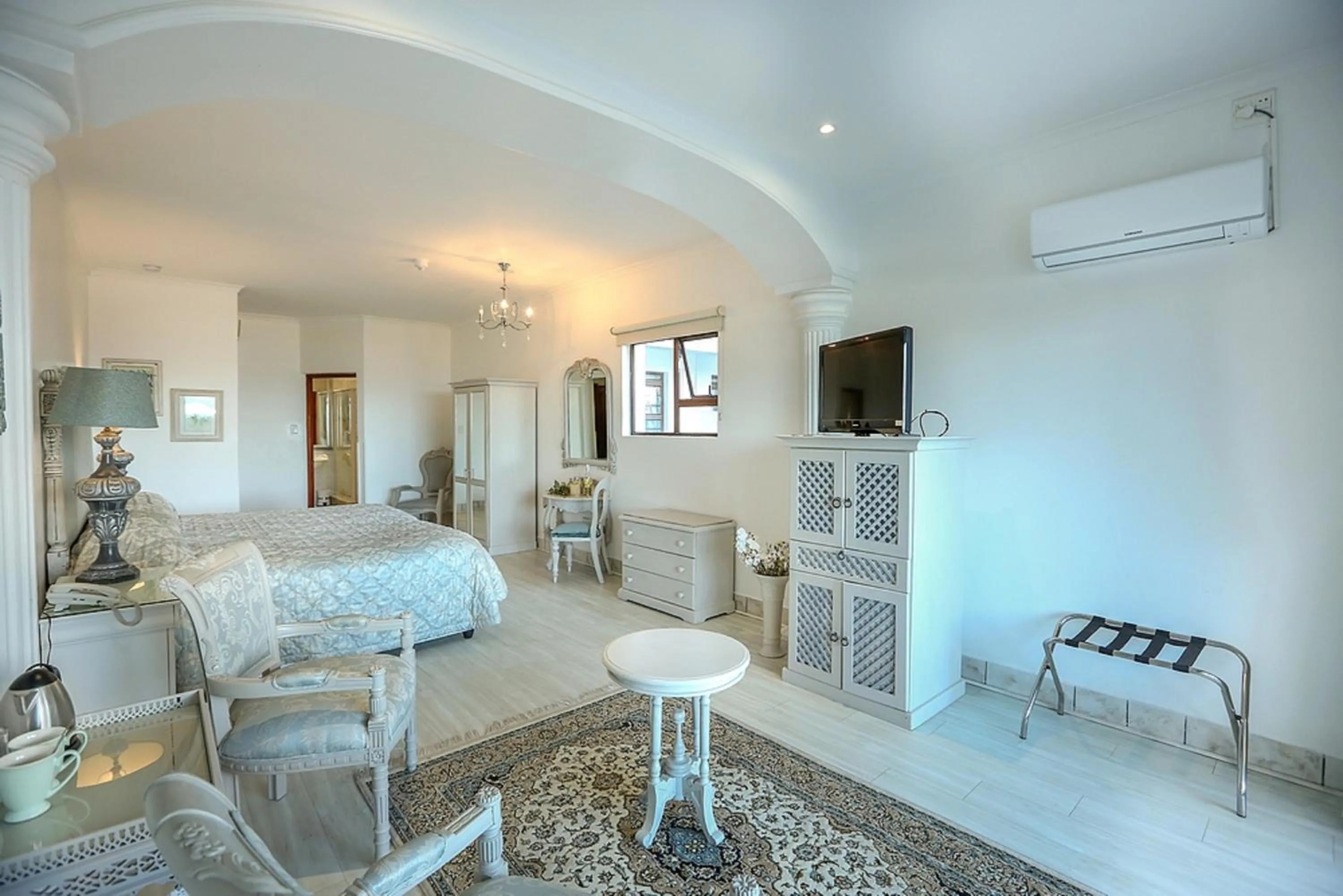 Photo of the whole room, Bed in Misty Waves Boutique Hotel