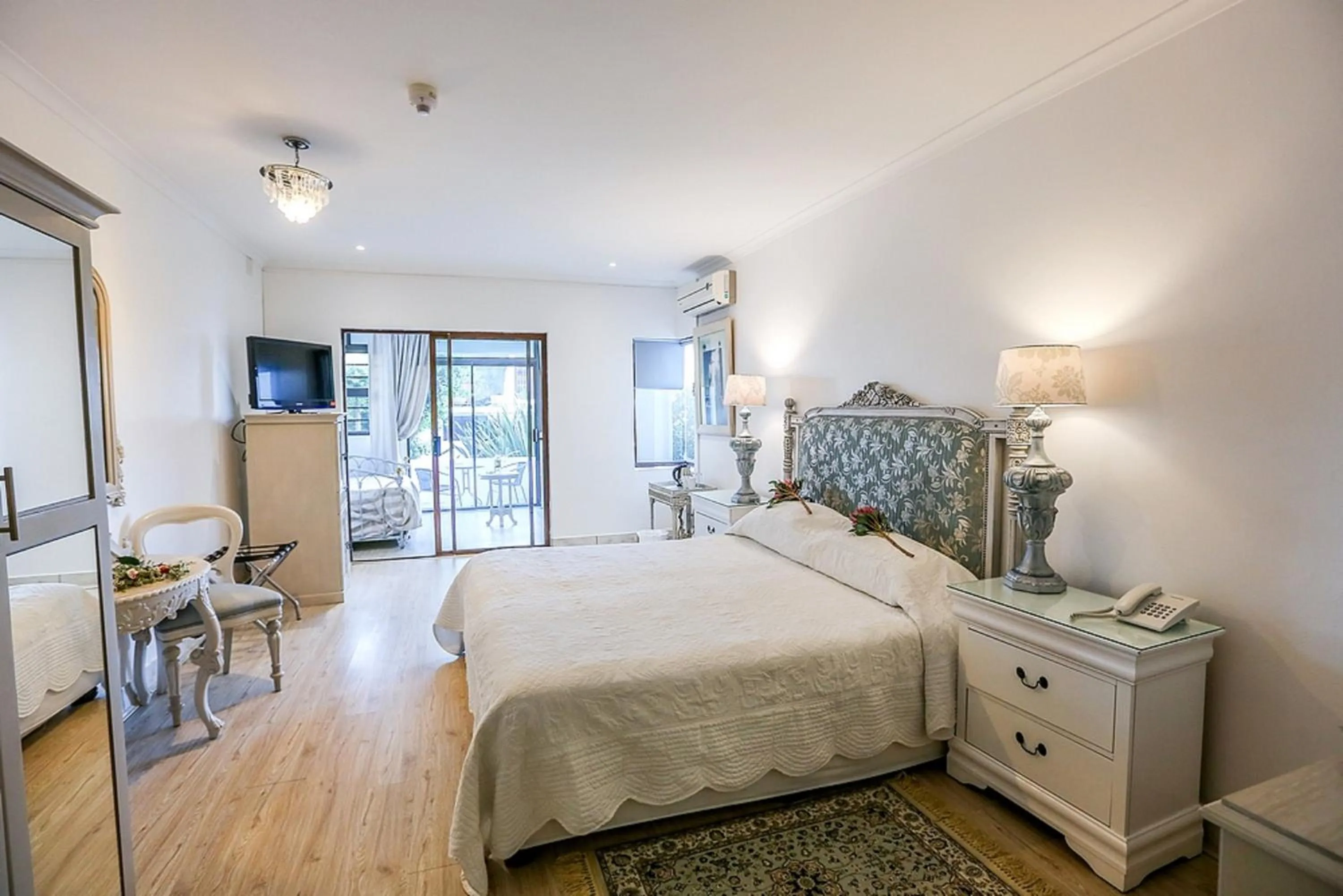 Photo of the whole room, Bed in Misty Waves Boutique Hotel