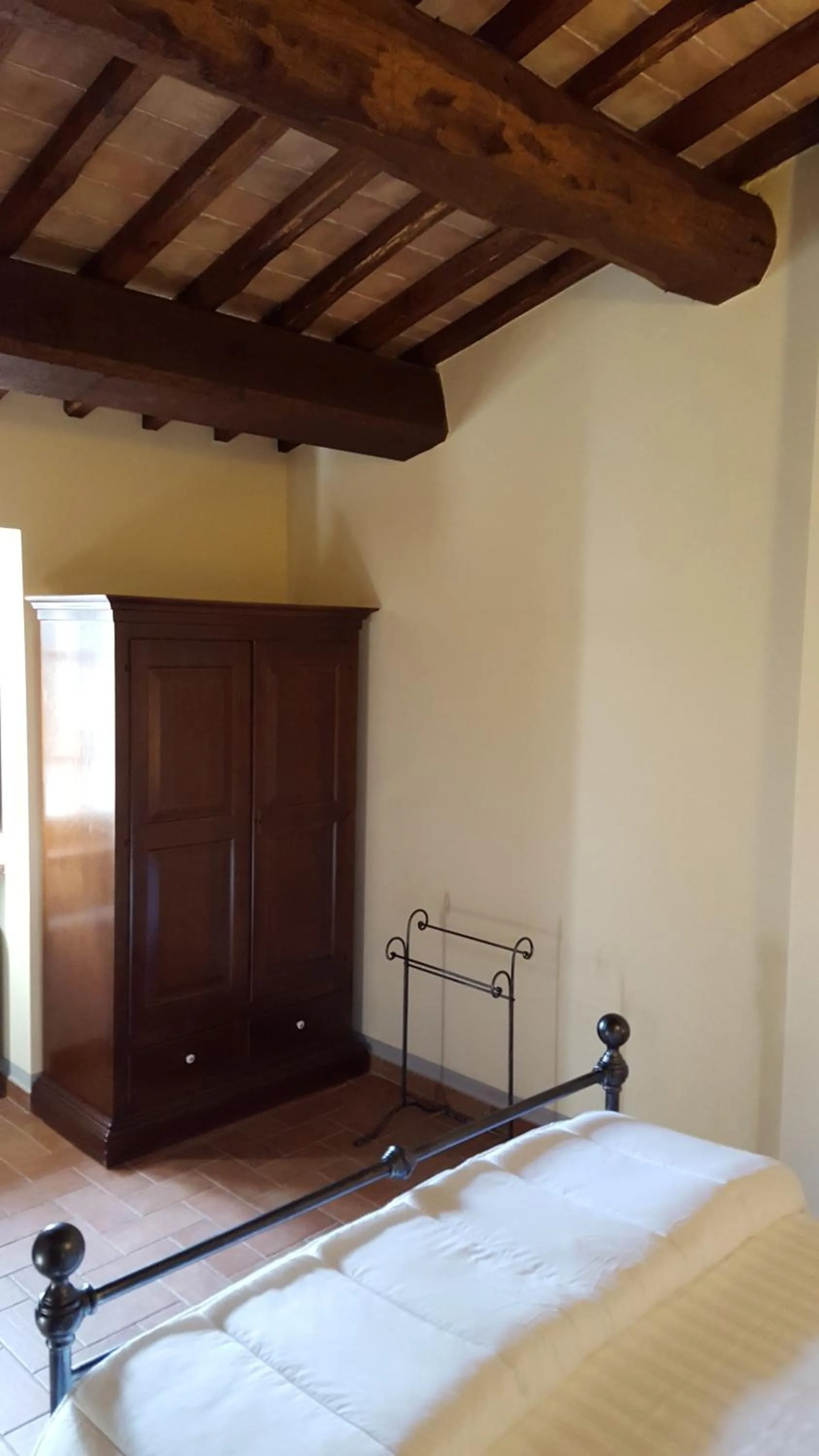 Decorative detail, Bed in Dimora Fra' Giovanni B&B Relais