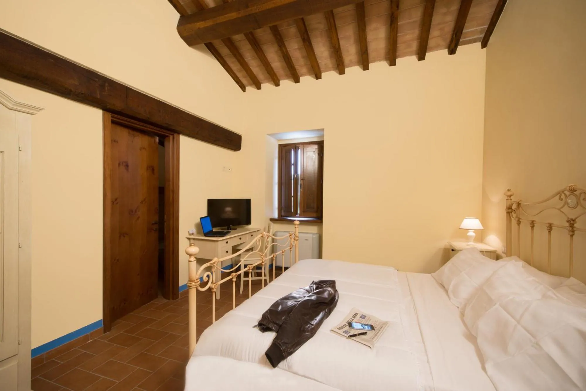 Photo of the whole room, Bed in Dimora Fra' Giovanni B&B Relais